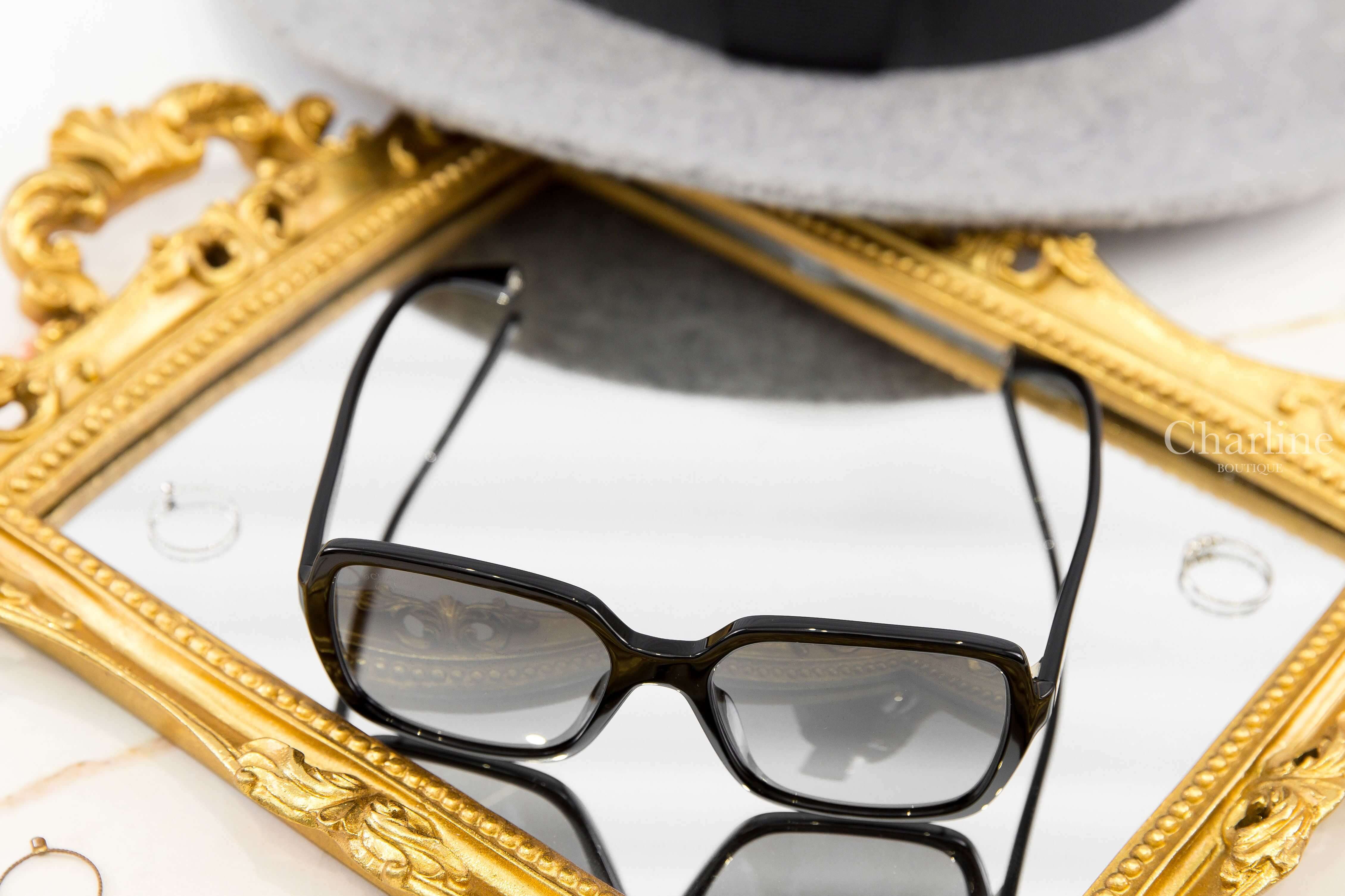 Chanel Square Sunglasses 黑色方框灰色鏡片側邊金字Chanel/CC太陽眼鏡-Charline Boutique 精品代購