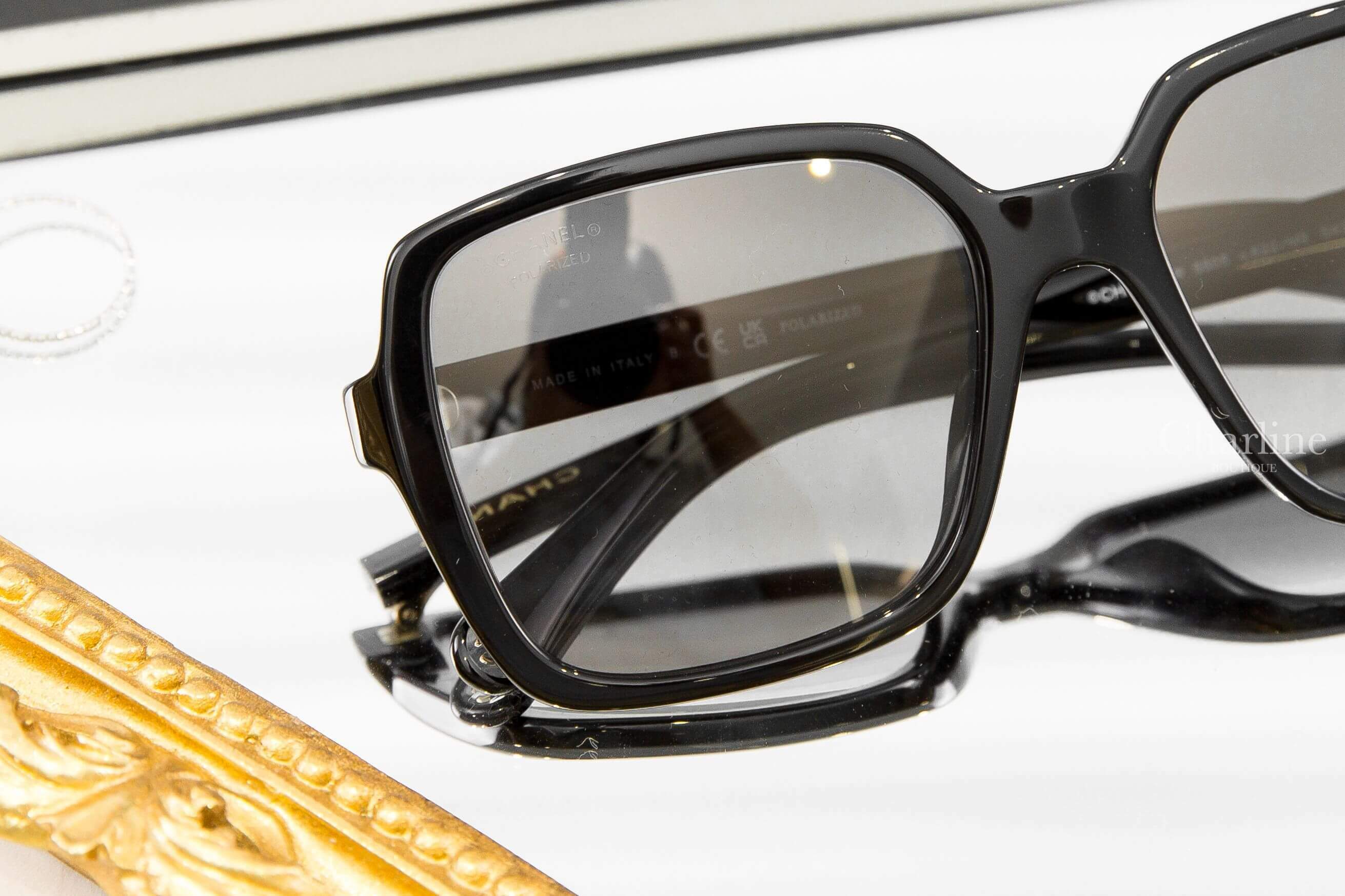 Chanel Square Sunglasses 黑色方框灰色鏡片側邊金字Chanel/CC太陽眼鏡