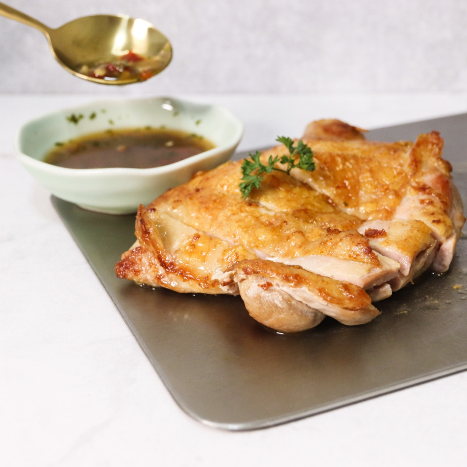 【厚實生醃雞腿排】椒麻酸辣