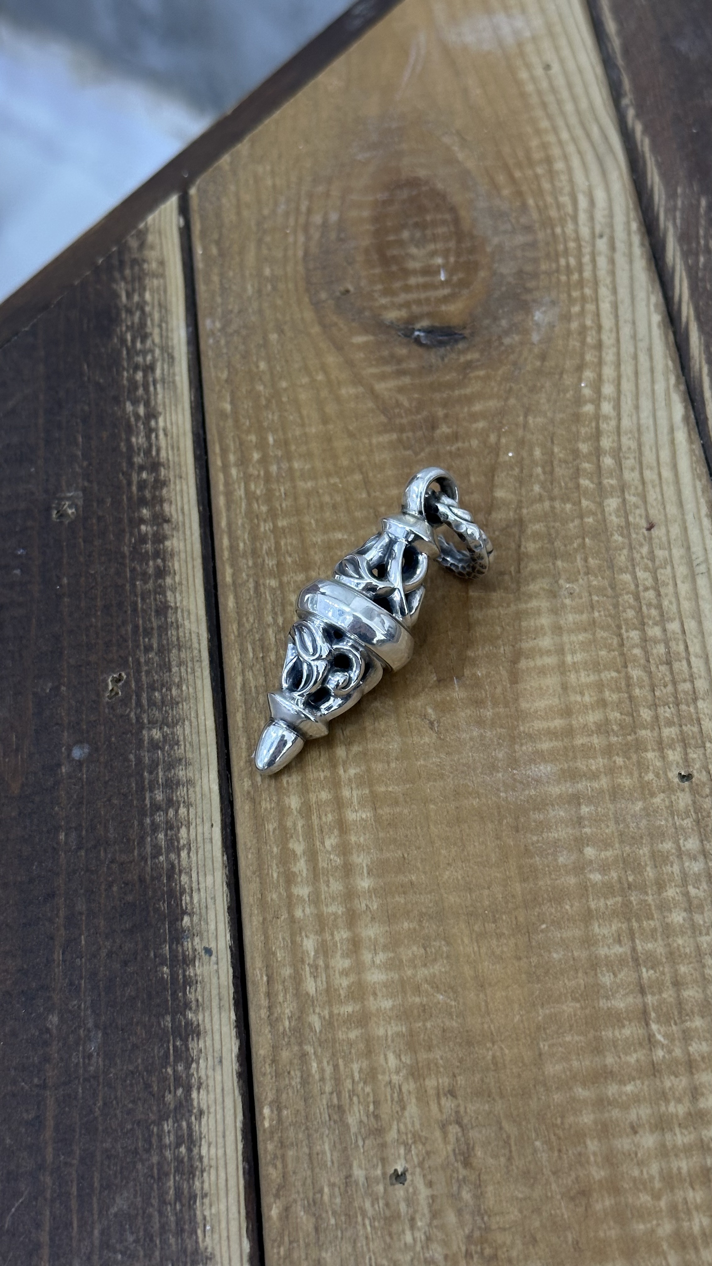 MF Pendant: Crane Bead