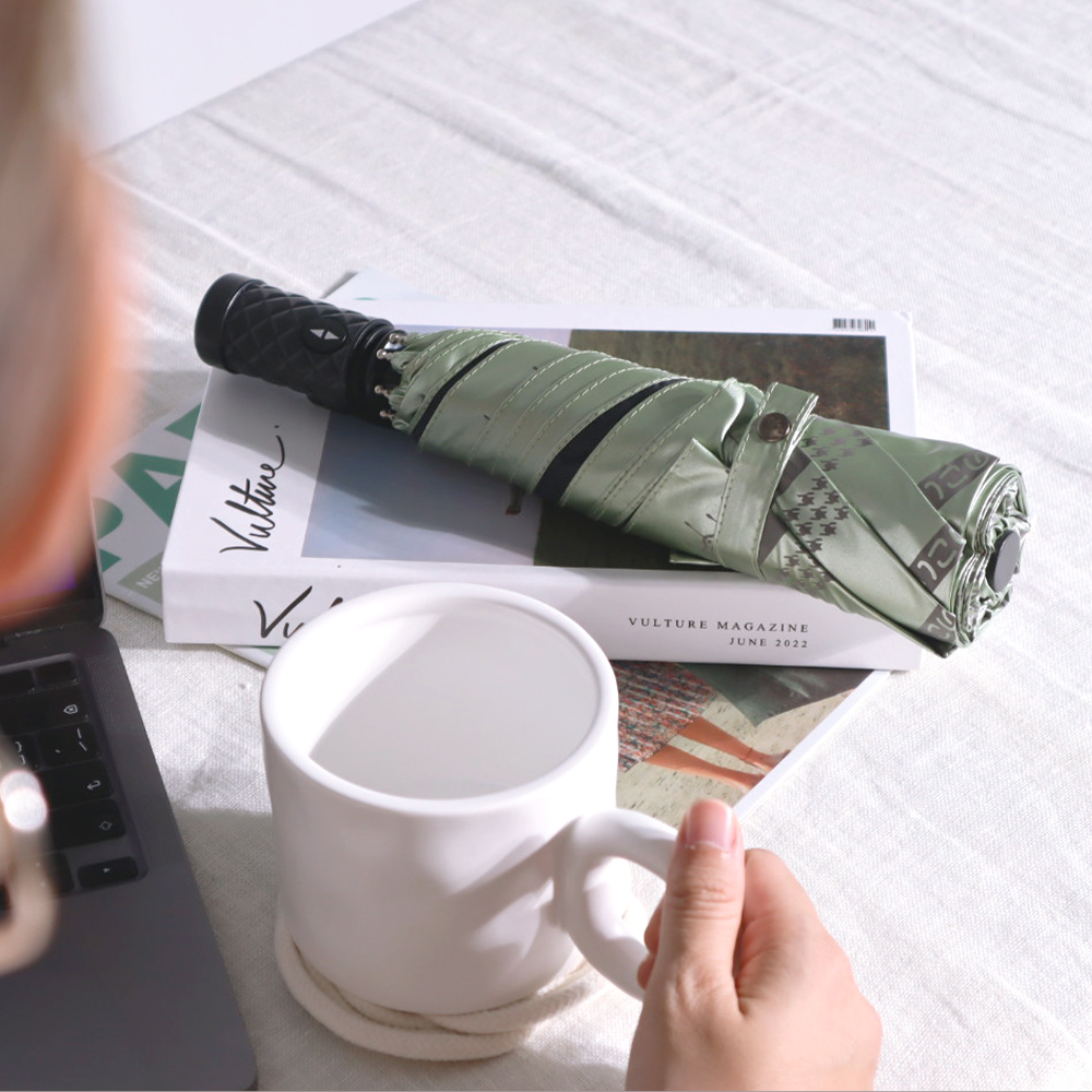 雨之情降溫10℃珍珠奈米自動傘千鳥格6色,雨傘,菱形格紋握把,高貴優雅設計,一鍵自動收傘,輕巧好推收,雨傘推薦,雨傘介紹,防曬,抗熱,順甩雨滴,彈性抗風,保養服務,超降溫,雨傘材質,綠傘