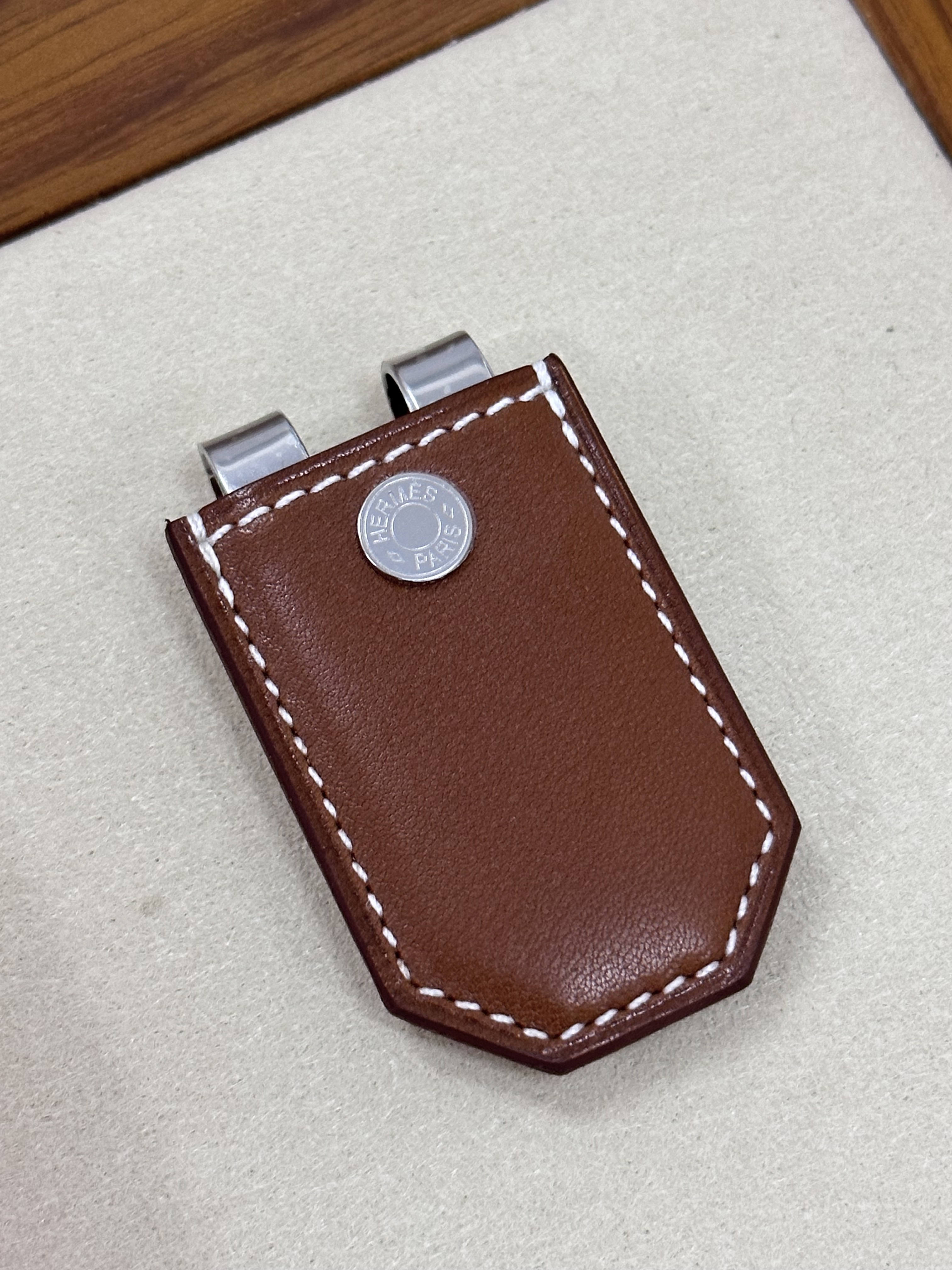 Hermes Heritage bill clip