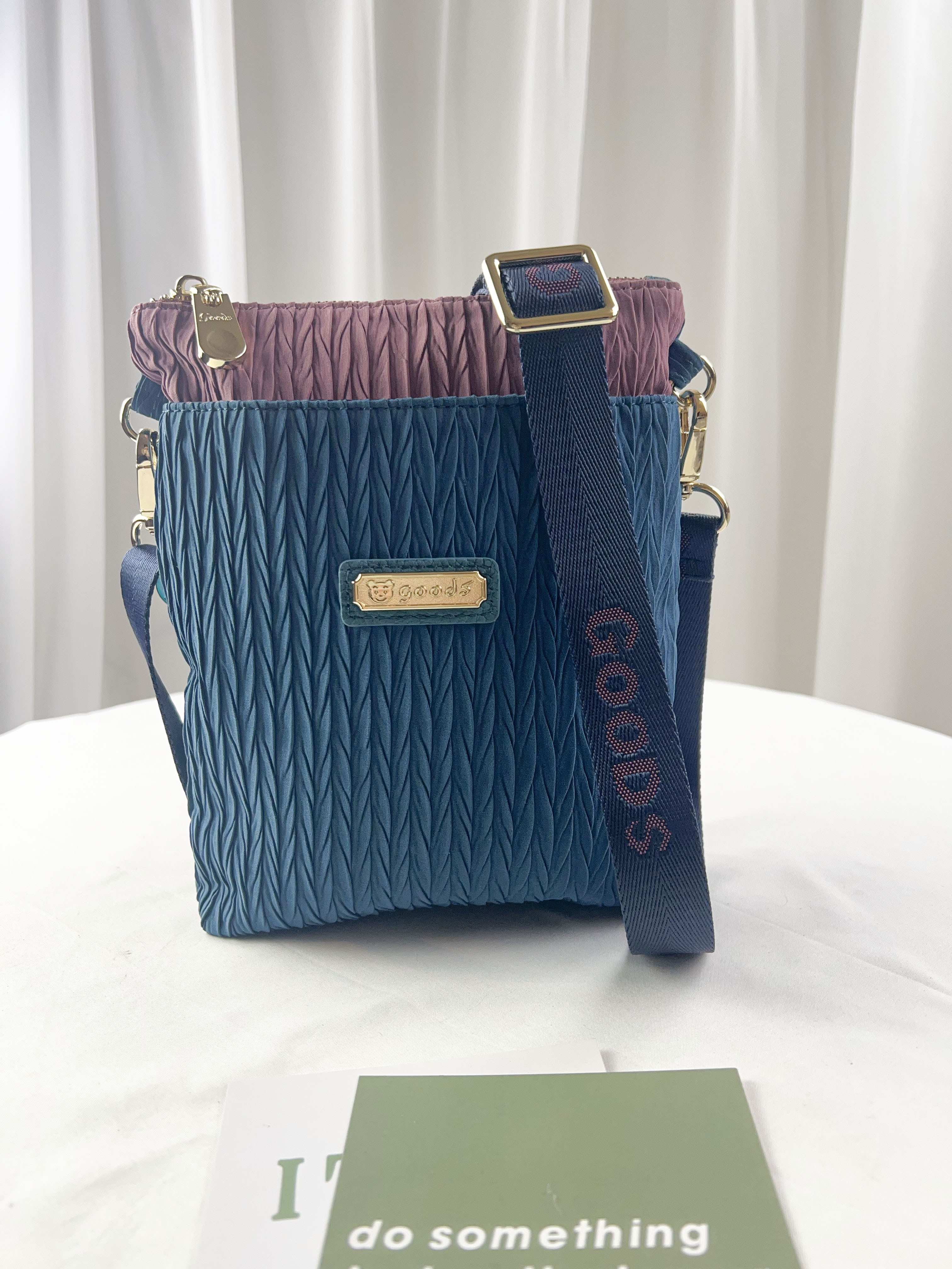 GOODS 湖水藍配粉防潑水 單層手機側背包  #2231