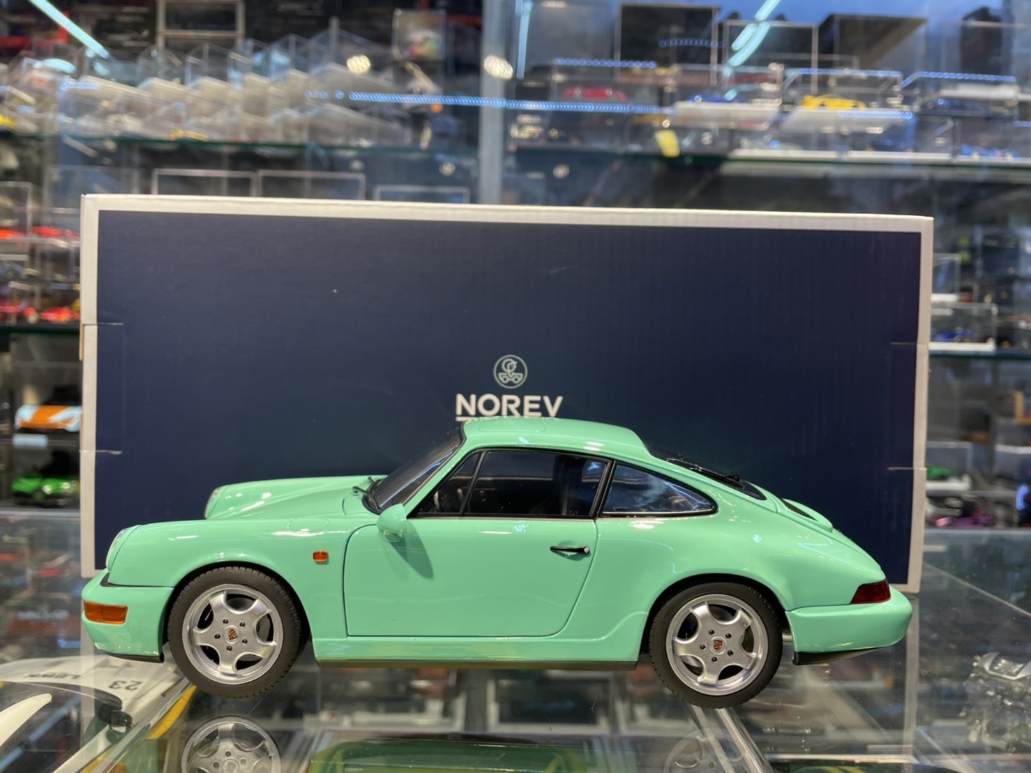 NOREV 187327 Porsche 911 Carrera 2 1992 Mintgrun 1/18