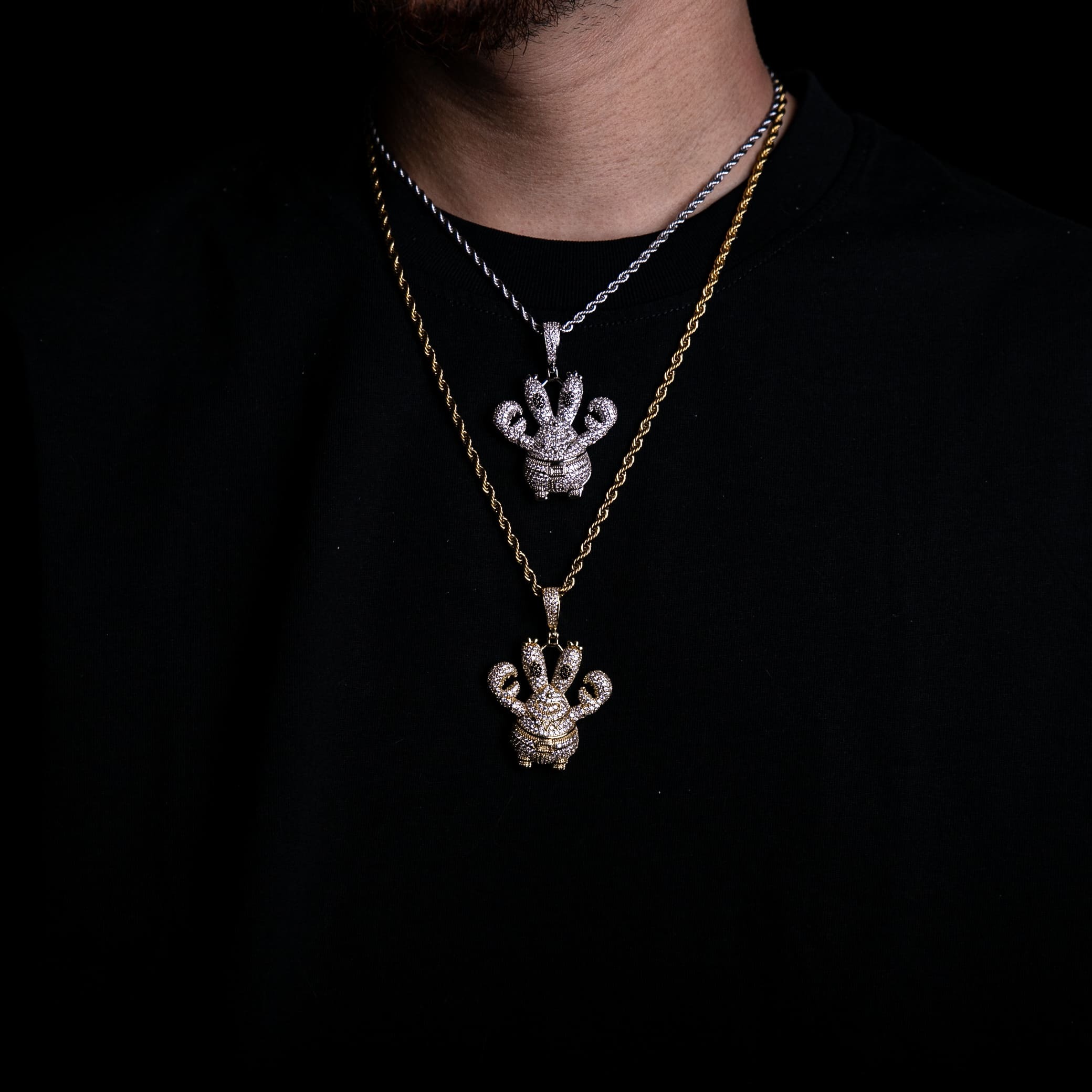 翻完滿鑲蟹老闆墜飾