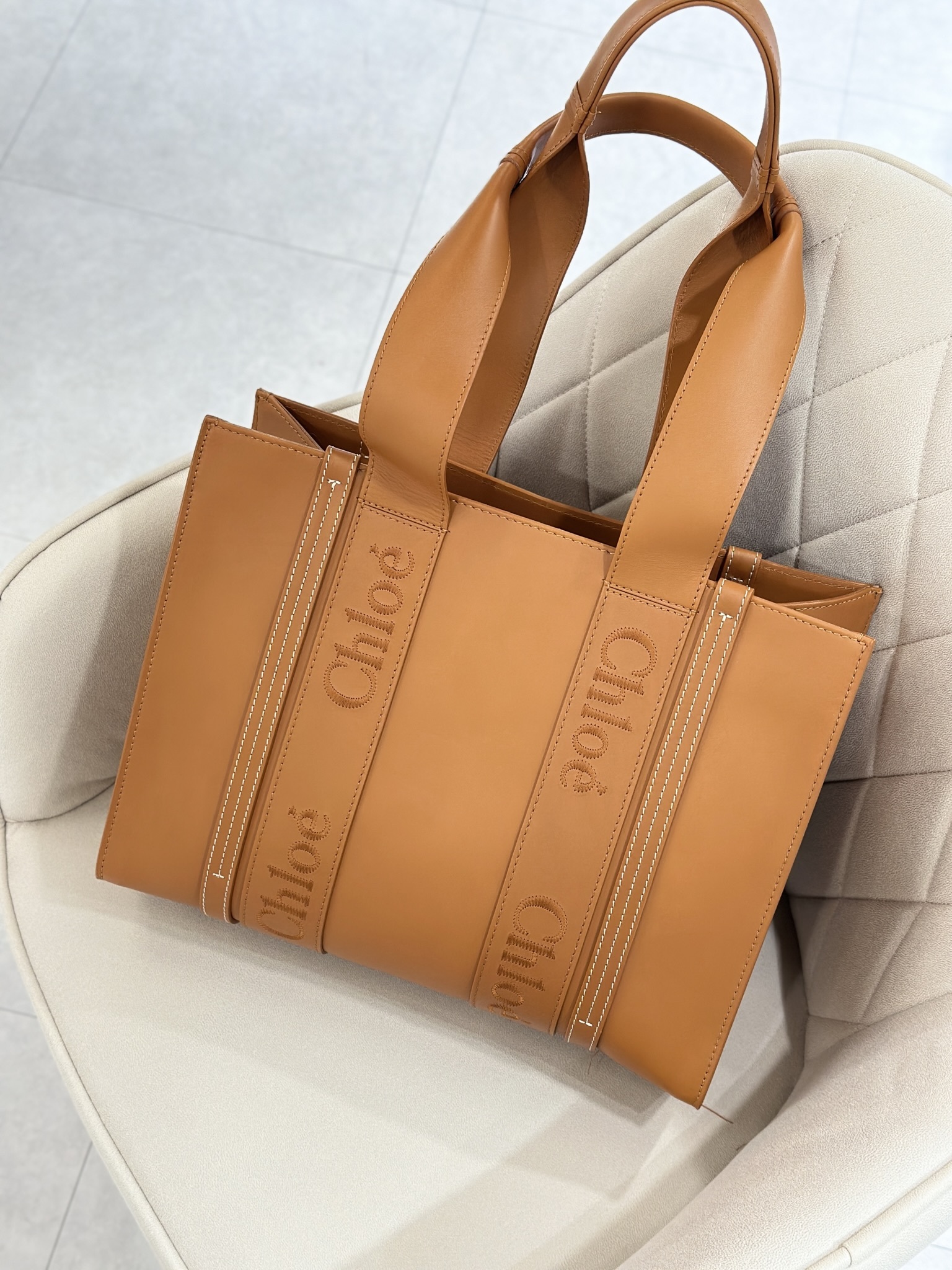 CHLOE Woody Medium Tote in Calfskin