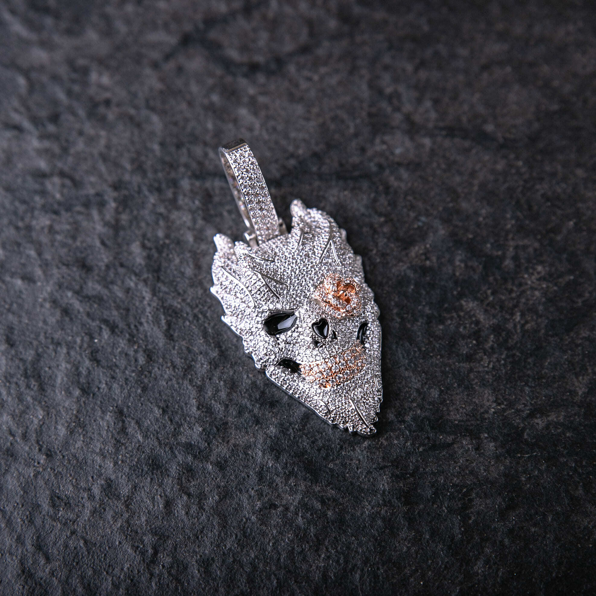 滿鑲惡魔頭墜飾