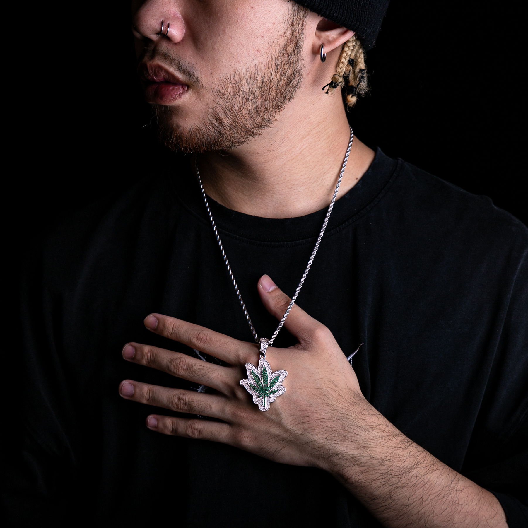 滿鑲雙層大麻葉墜飾