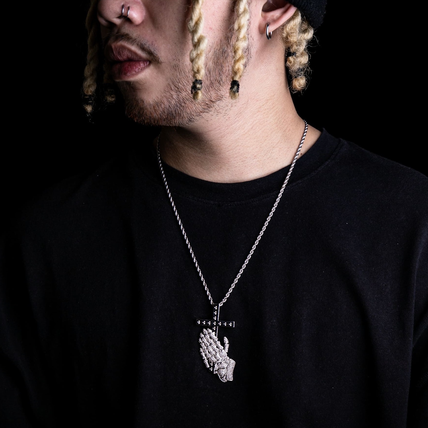 骷髏祈禱手墜飾