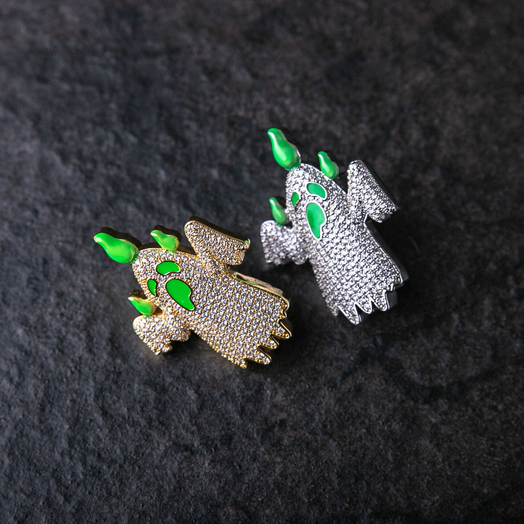 滿鑲夜光幽靈墜飾