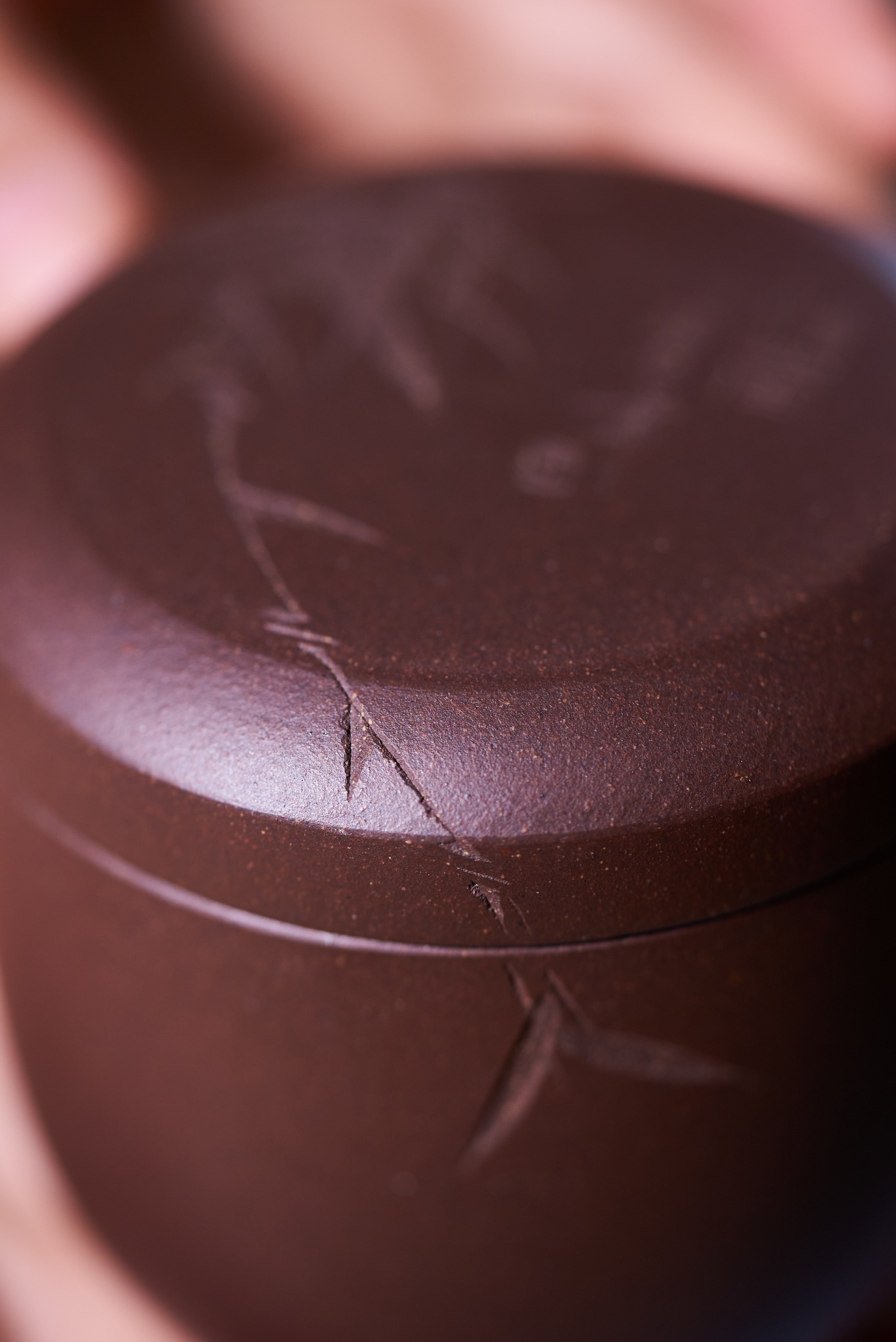 【醒茶罐】-- 簡約造型的茶倉，不落俗套，是茶席不可缺少的成員。