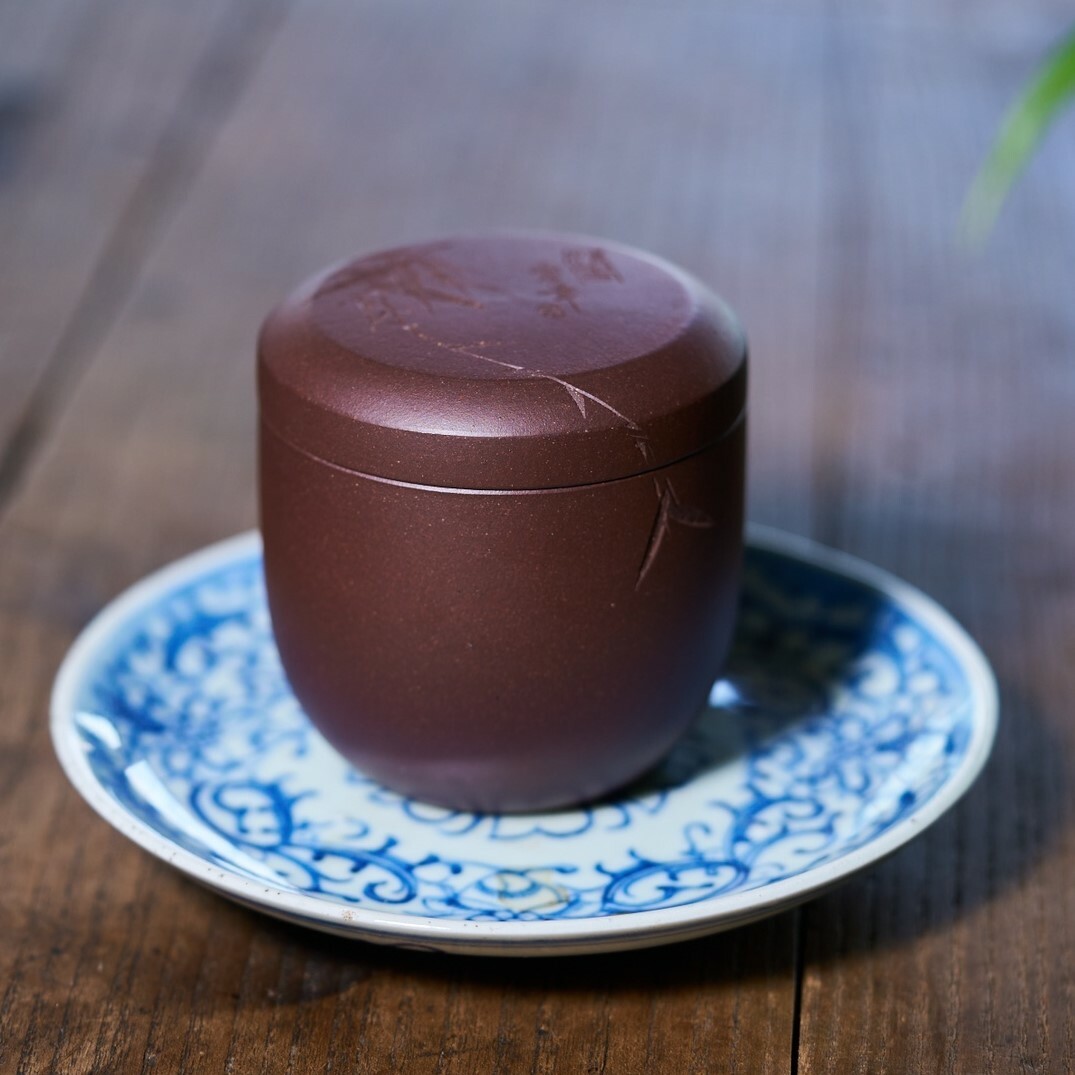 【醒茶罐】-- 簡約造型的茶倉，不落俗套，是茶席不可缺少的成員。