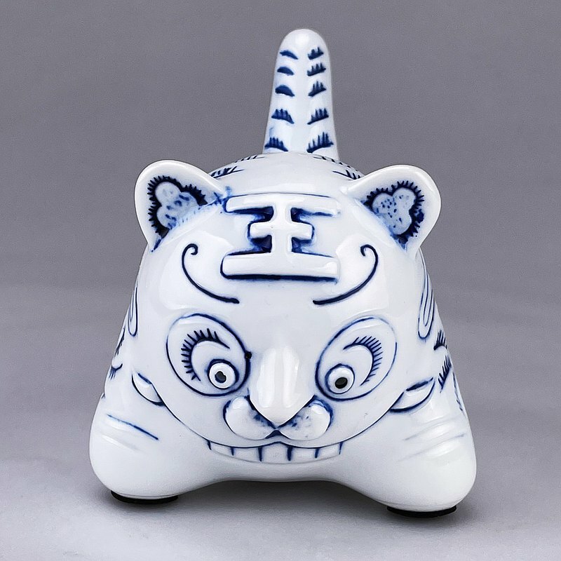 現代可愛青花浮雕手繪老虎│福虎相隨│好運相伴│虎年生肖禮物