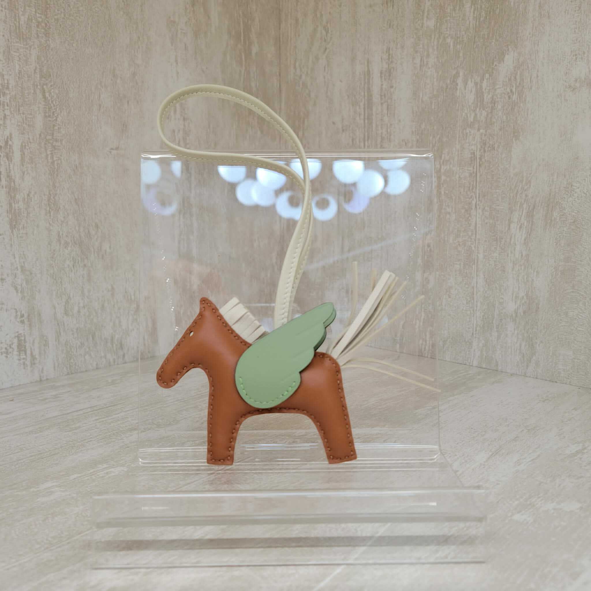 Hermes rodeo pegase gold/10 Craie/3i vert criquet pm size 飛馬金棕 /10 奶昔白 /3i牛油果