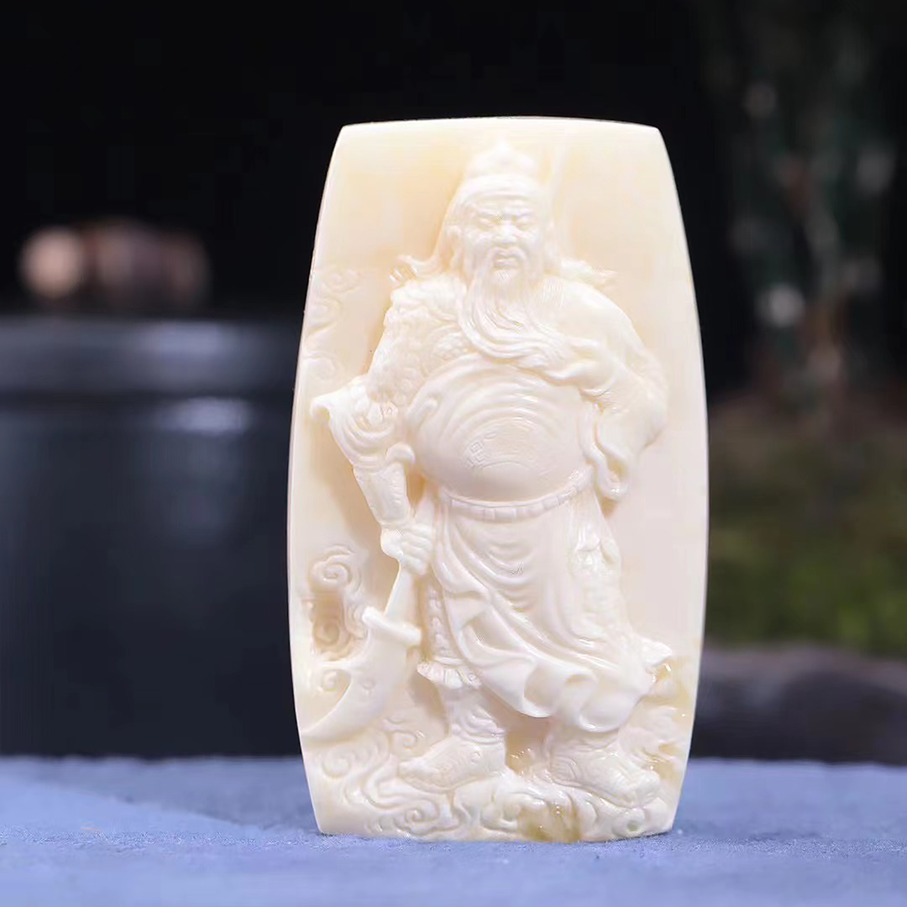 傳家孤品天然俄羅斯白花蜜蠟伽藍菩薩大師精雕工藝落款掛牌