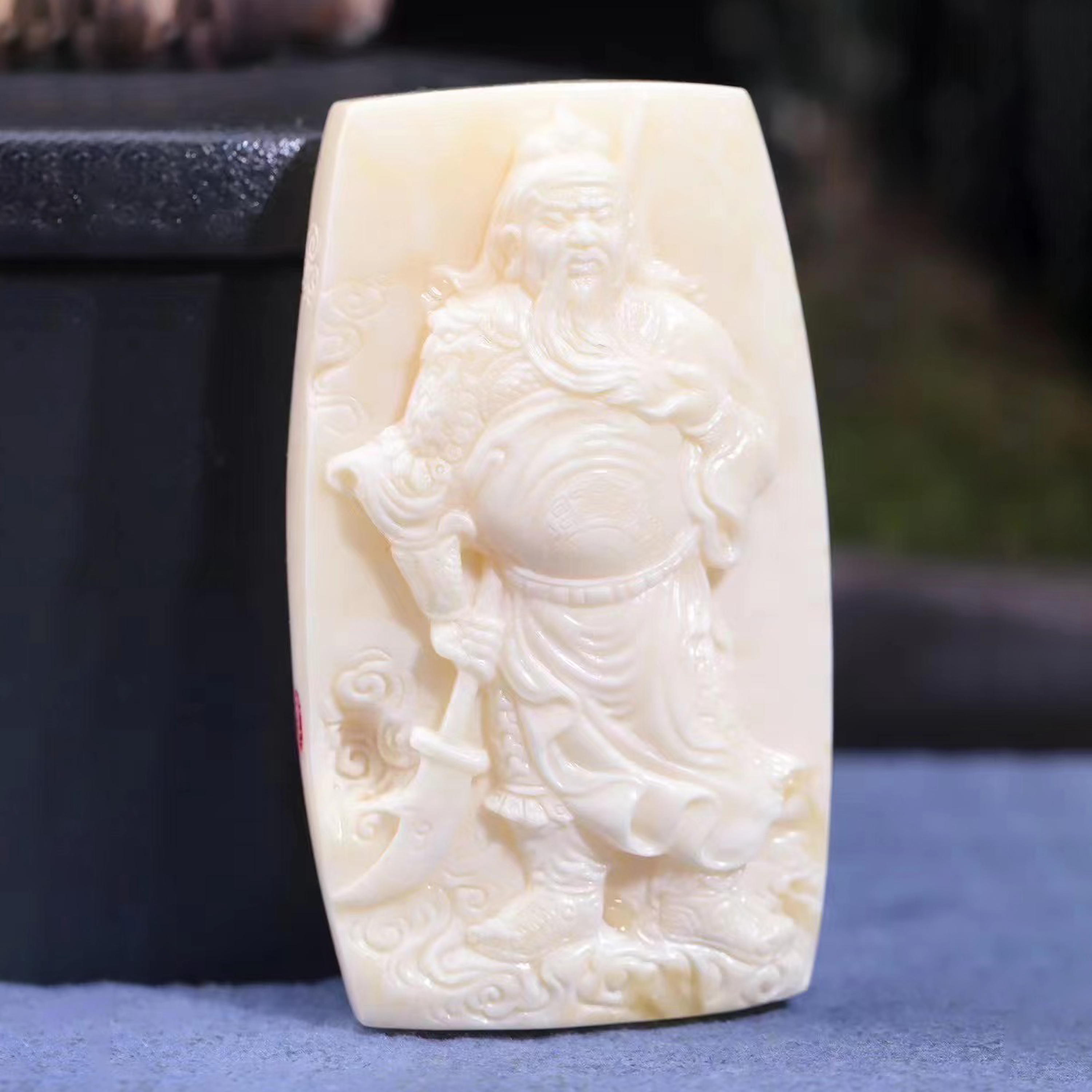 傳家孤品天然俄羅斯白花蜜蠟伽藍菩薩大師精雕工藝落款掛牌