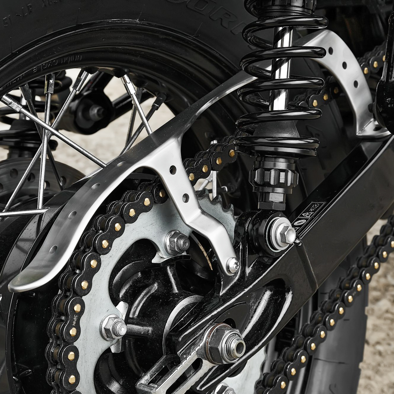 2Loud 氣冷凱旋專用 鍊條蓋 髮絲銀