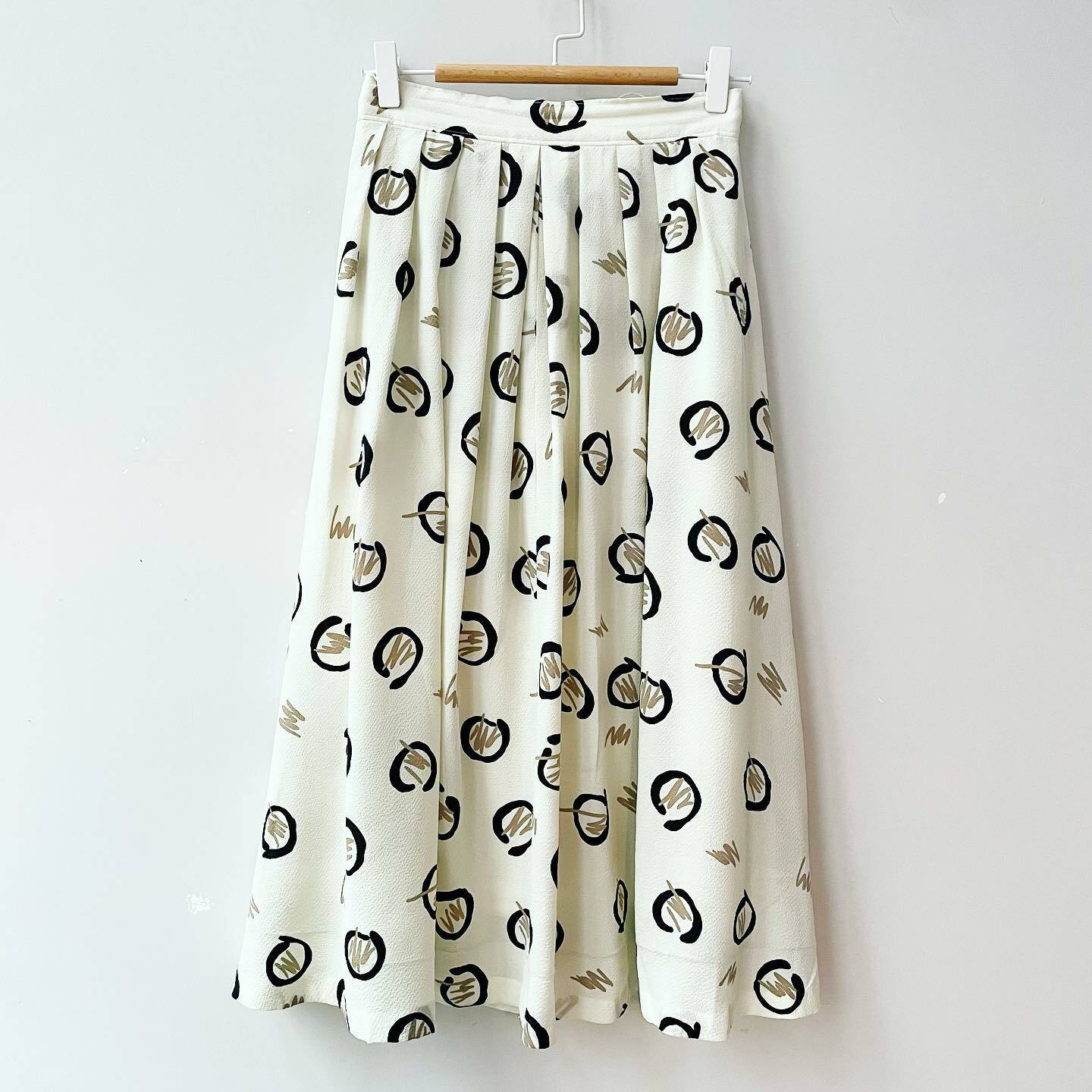 米白色塗鴉圖案半身裙