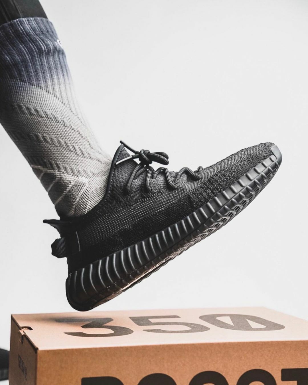 [預訂] Yeezy Boost 350v2 Onyx