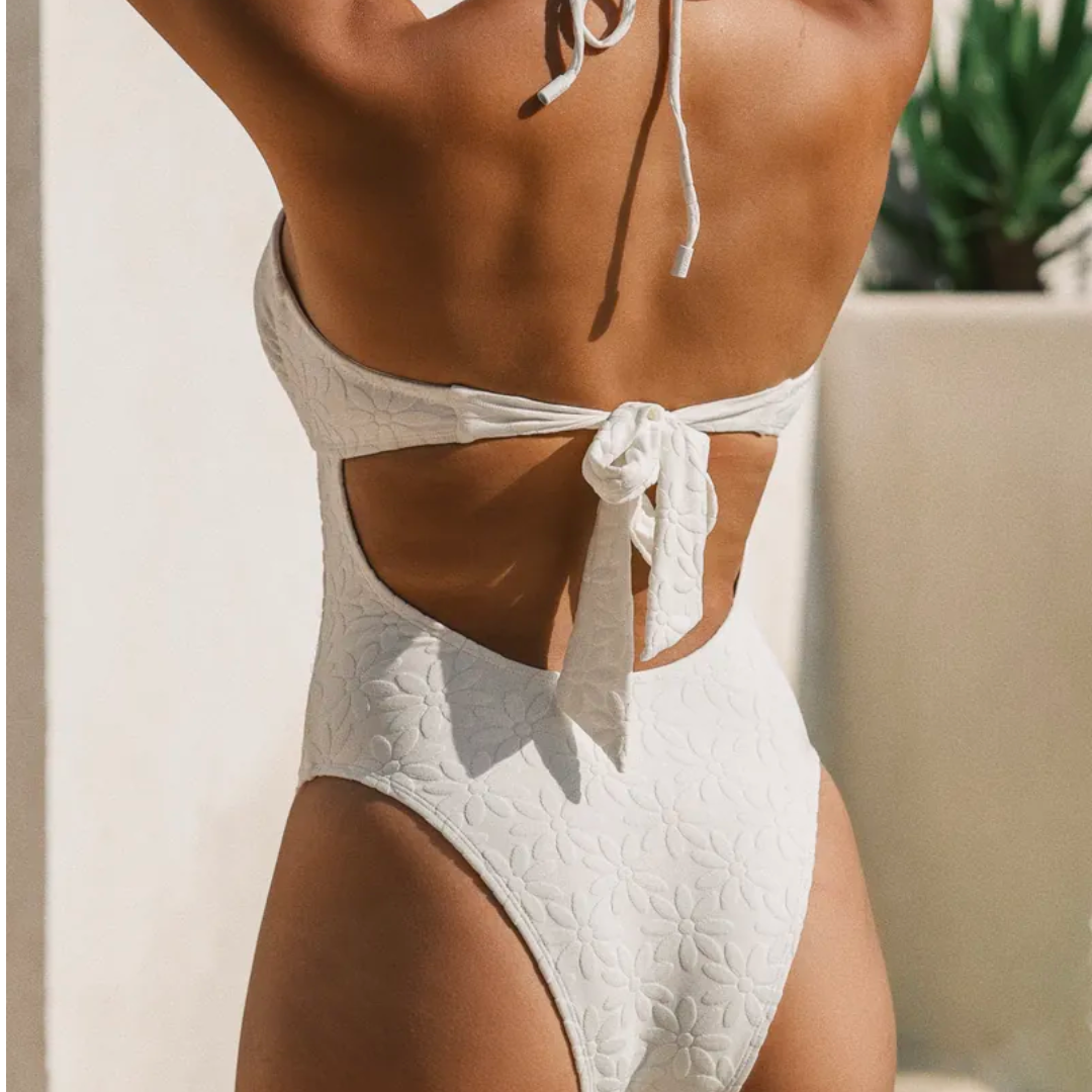 ▲Yukari Lena 壓花紋氣質露背連身泳衣 [TA046]