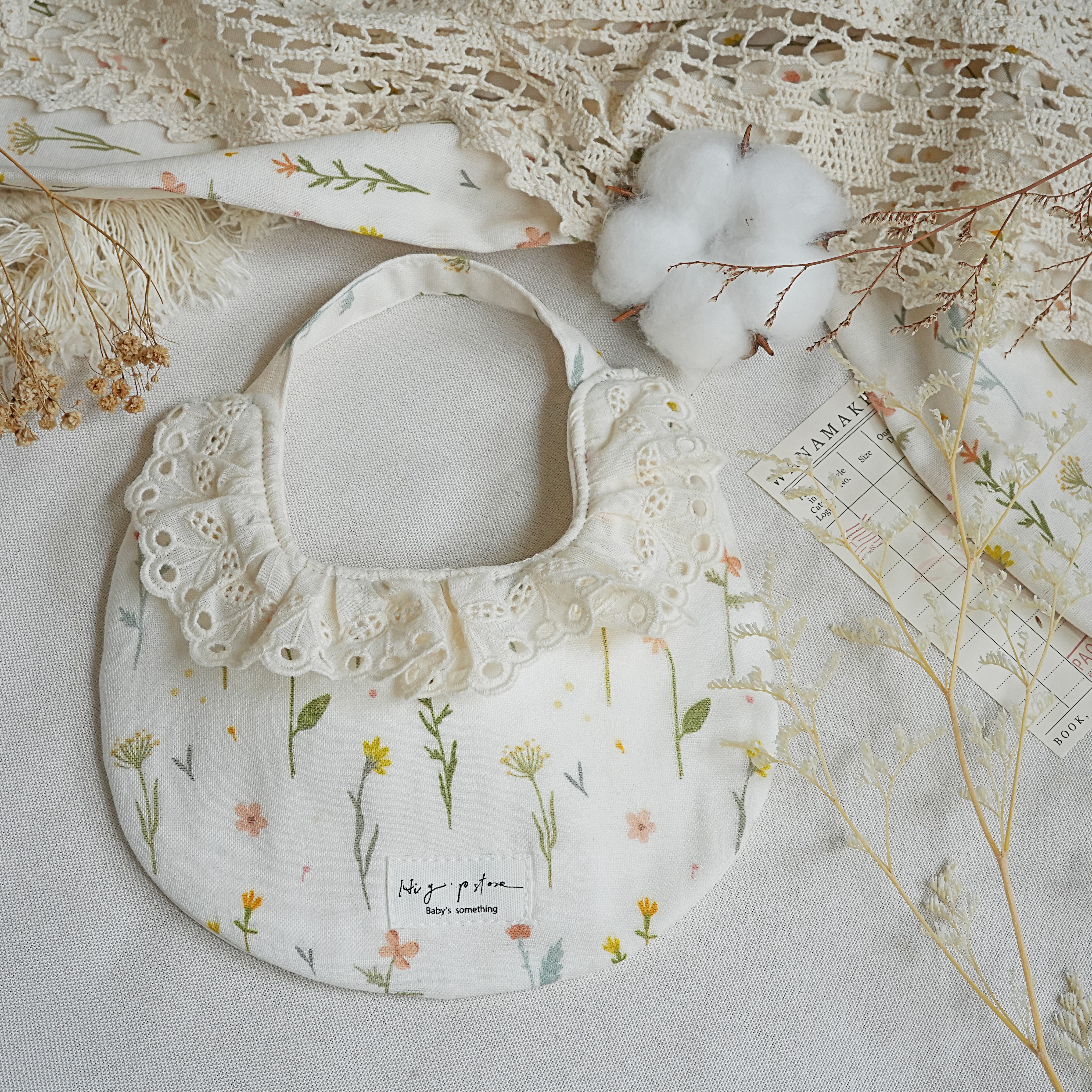 Hi Y.P store-手作圍兜-獨家設計款-清新植花（領口蕾絲邊）