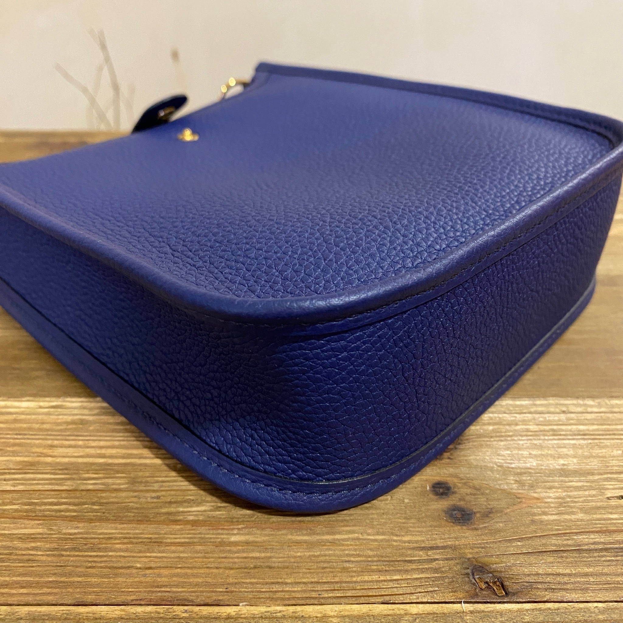 Hermès Mini Evelyne Hermes stamp Z Blue Leather ref.326793 - Joli