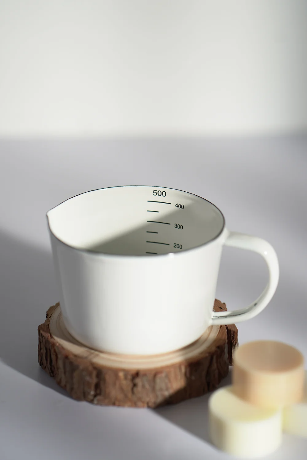 搪瓷量杯