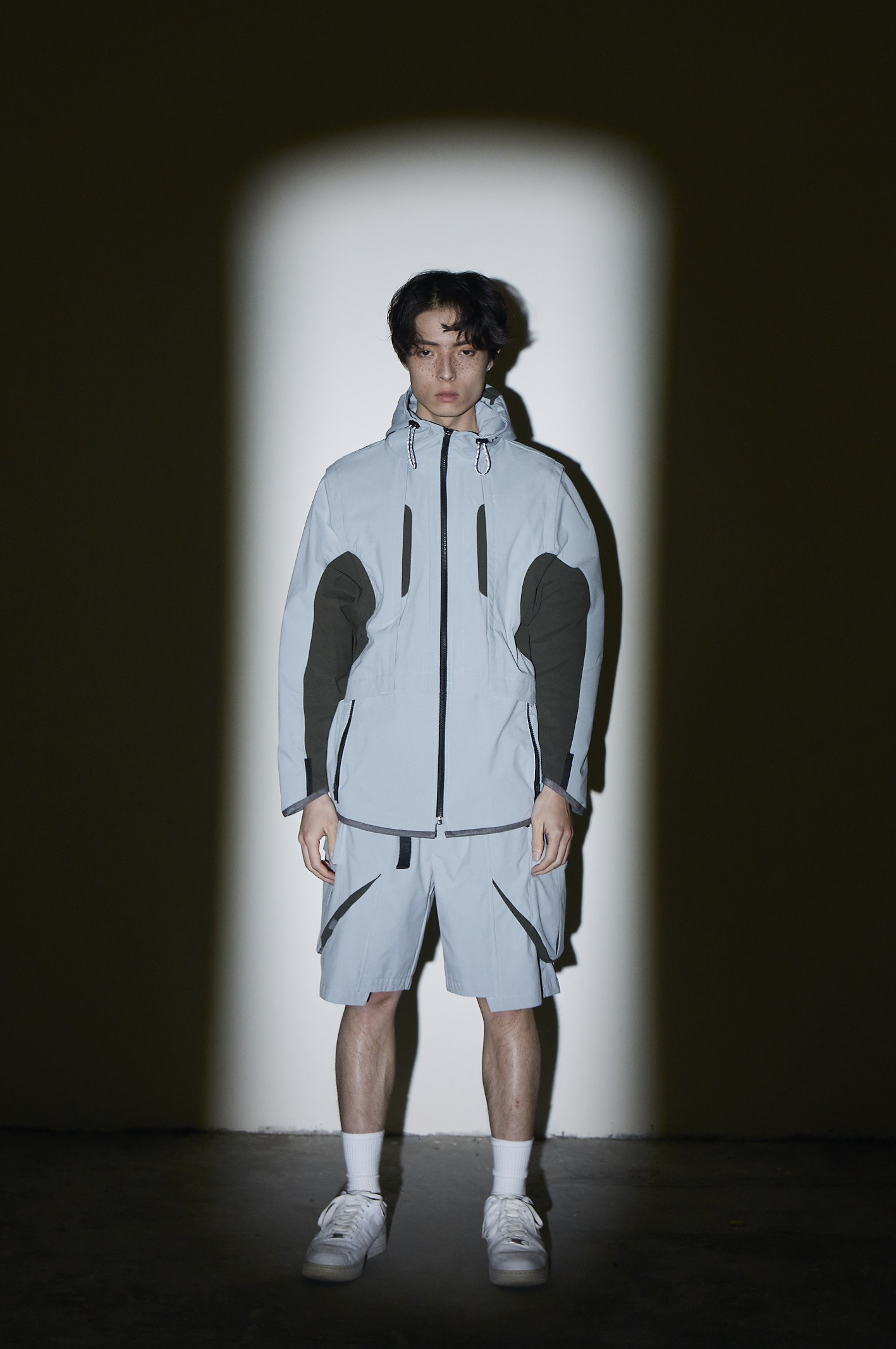 繭型短版尼龍外套- 白灰