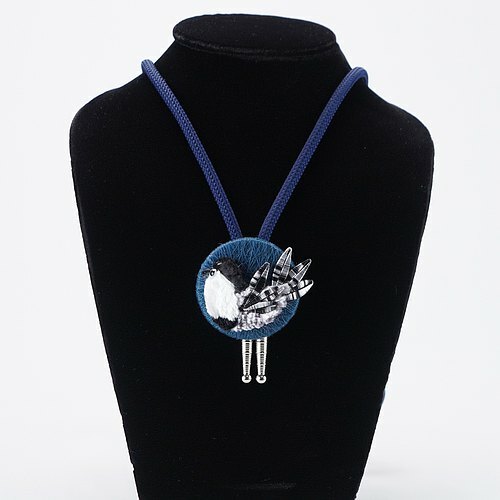 春仔花白鶺鴒波洛領結｜手工藝結合時尚展現獨特品味與個人風格