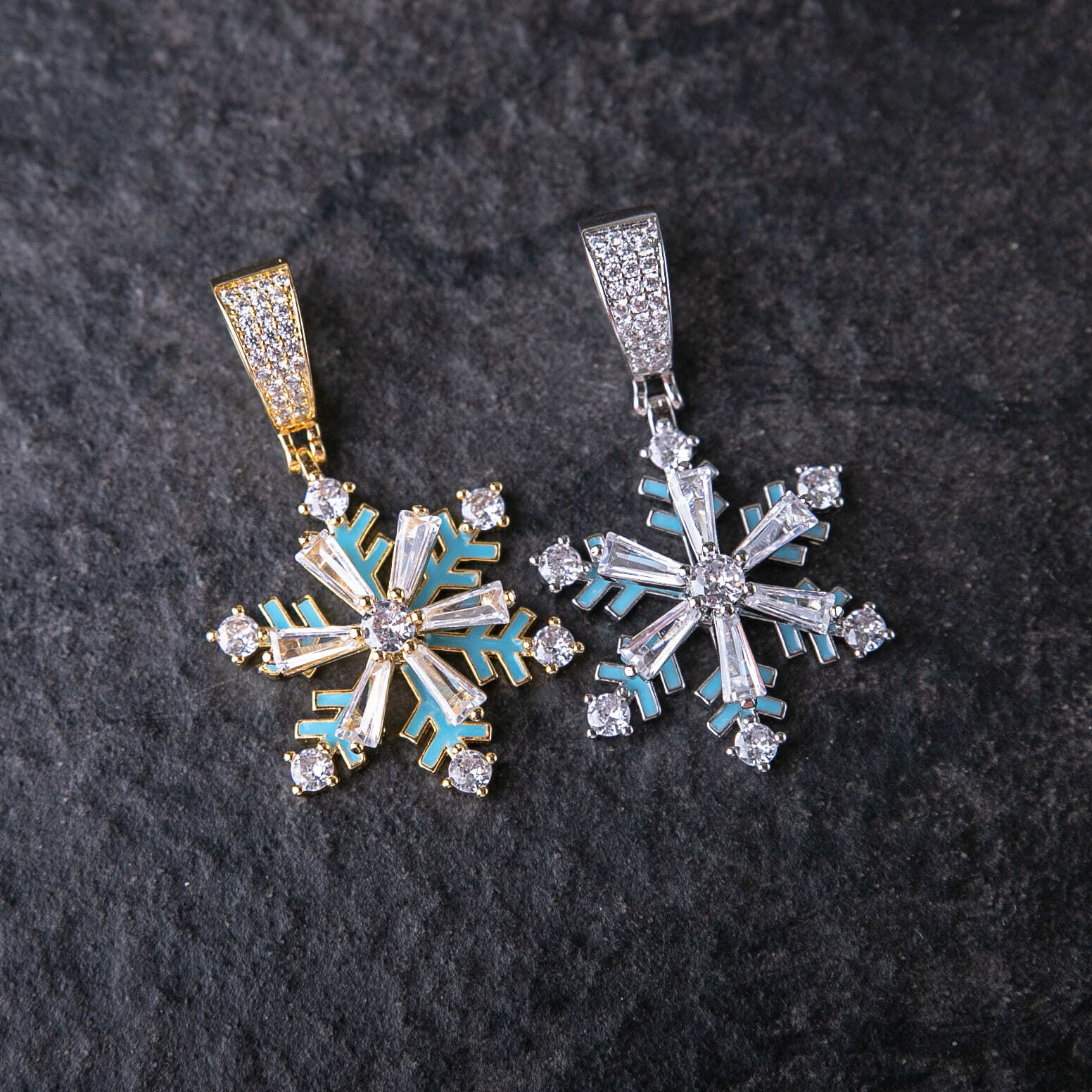 夜光珐瑯滿鑲旋轉雪花墜飾