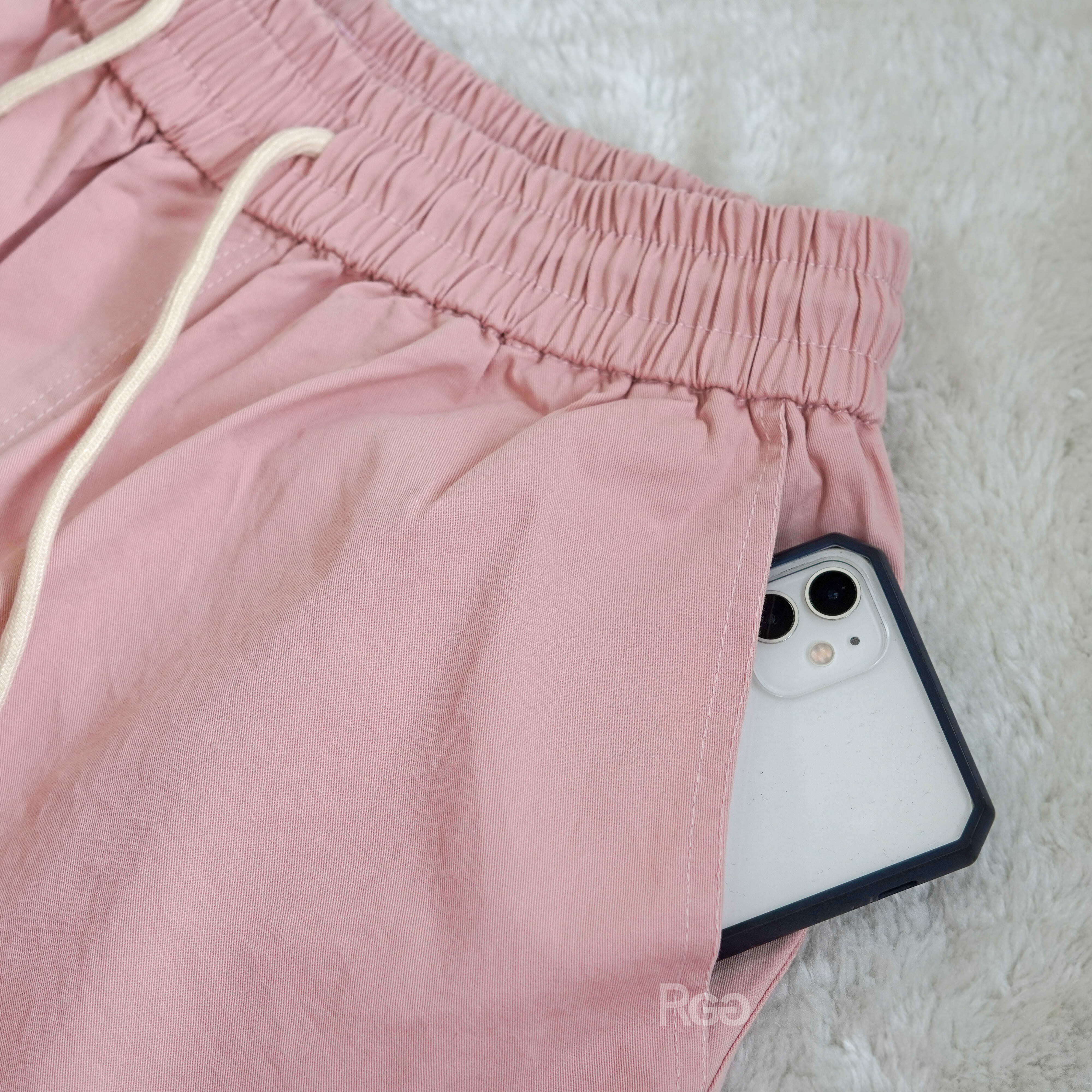 抽繩水洗四分短褲右邊口袋照