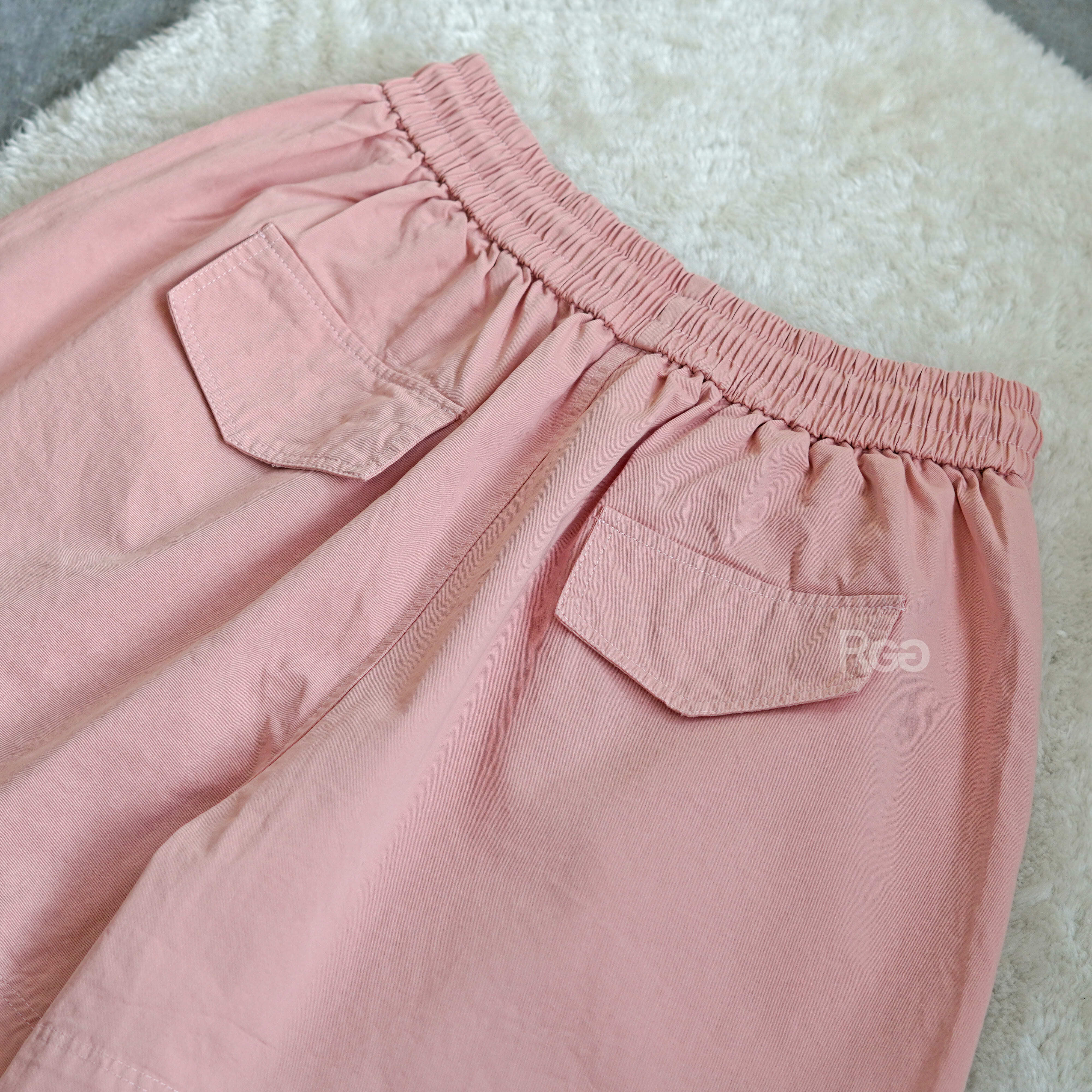 抽繩水洗四分短褲粉色背後商品照