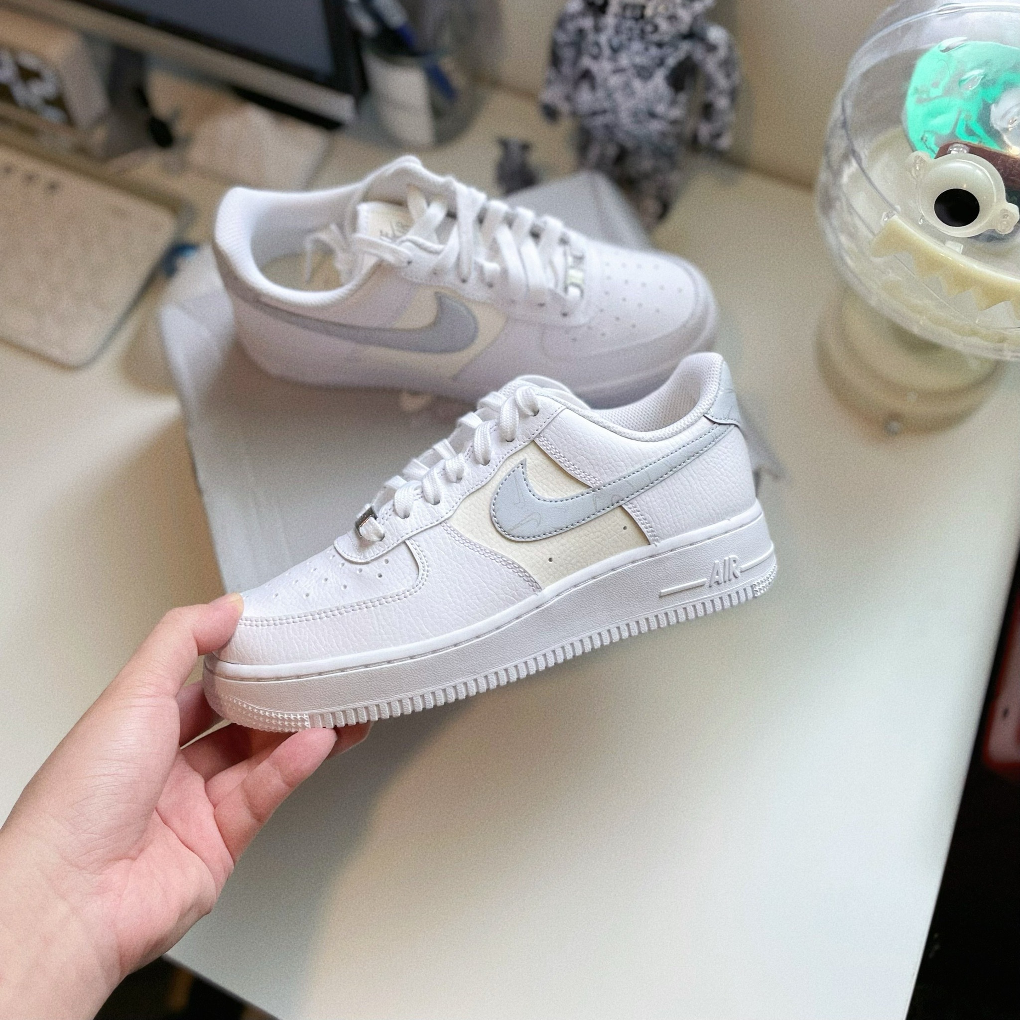 Nike Air Force 1 奶油珠光 白色 淺灰 小勾勾 反光  歐洲限定色 AF1 DV2237-100