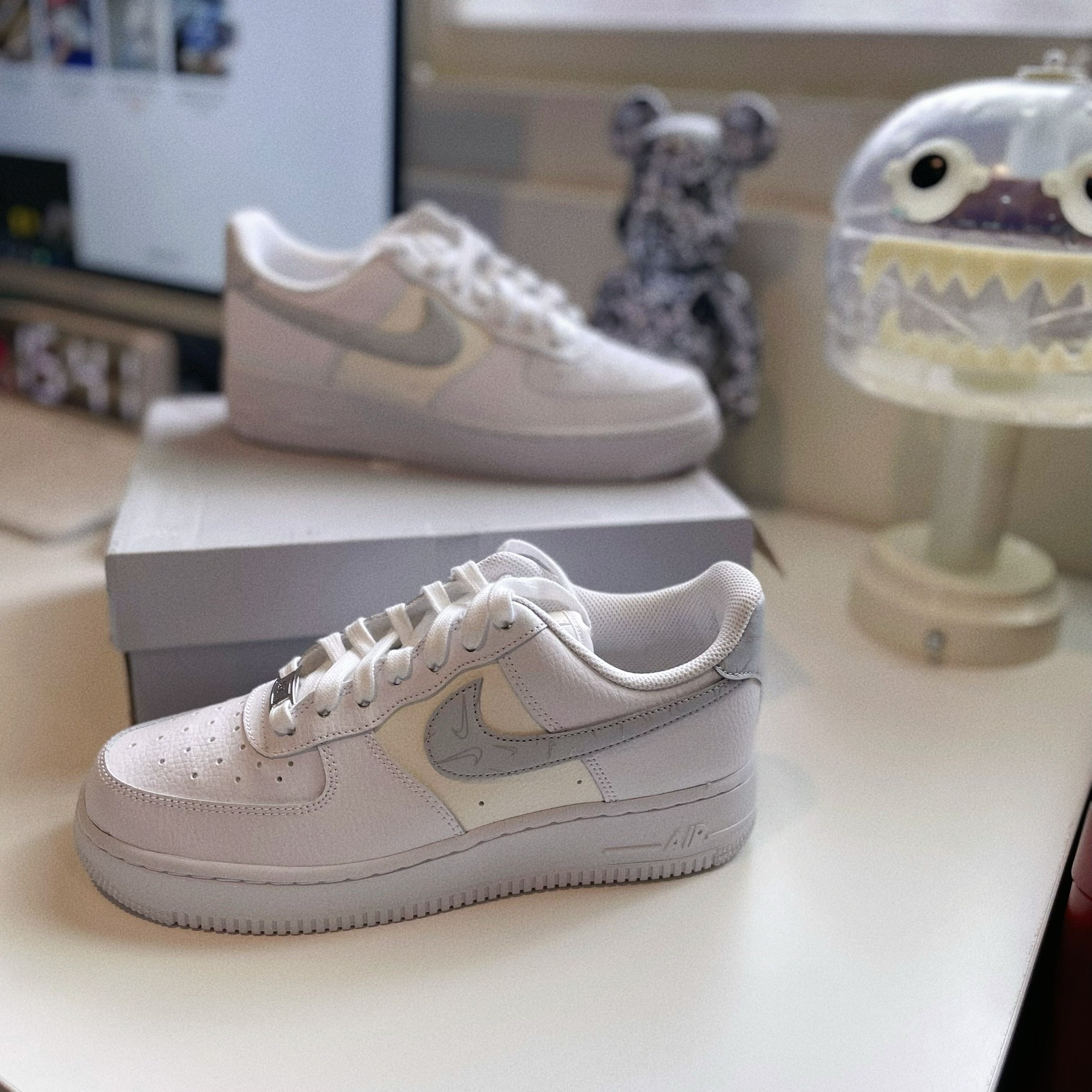 Nike Air Force 1 奶油珠光 白色 淺灰 小勾勾 反光  歐洲限定色 AF1 DV2237-100