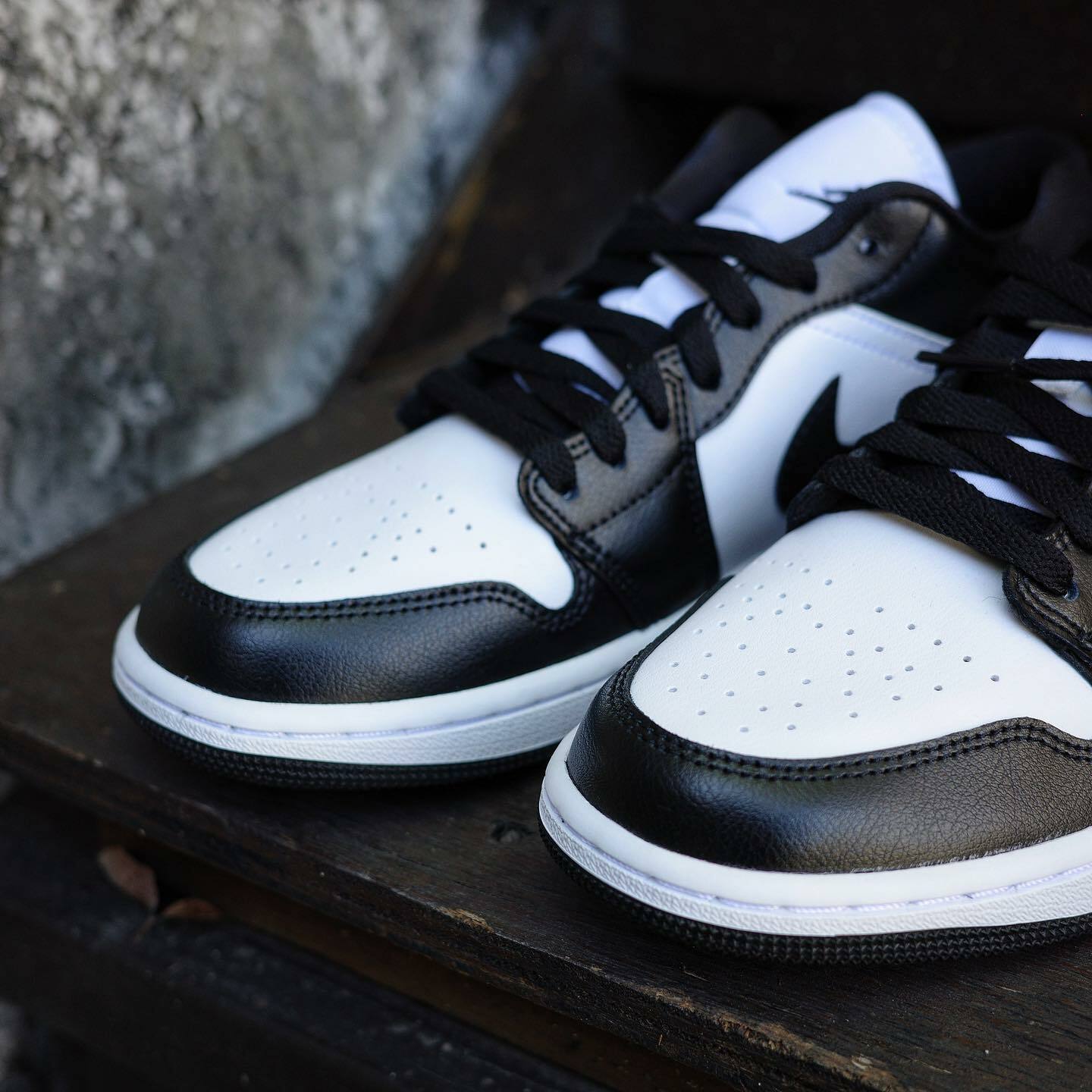 WMNS Air Jordan 1 low 熊貓（ DC0774-101 )