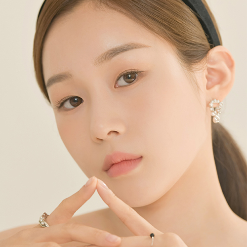 Dinto Woon Cho Light-Veil Concealer