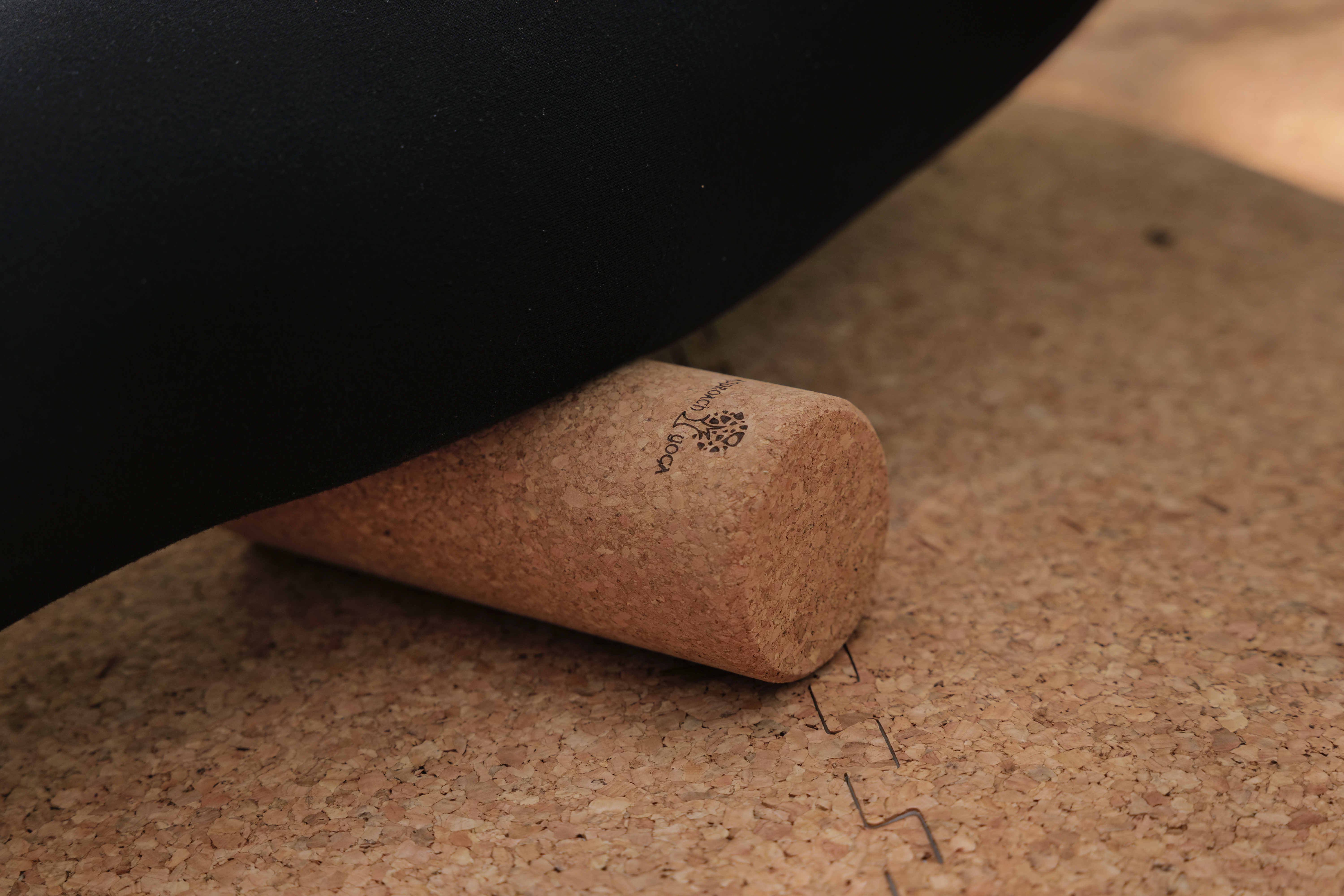 MATA【Approach Yoga】 軟木按摩短滾棒