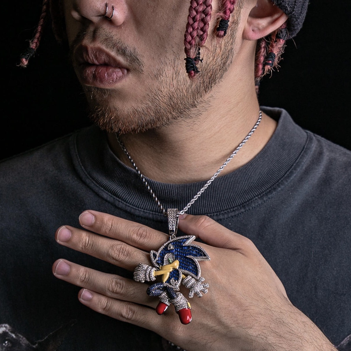 翻玩滿鑲珐瑯音速小子墜飾