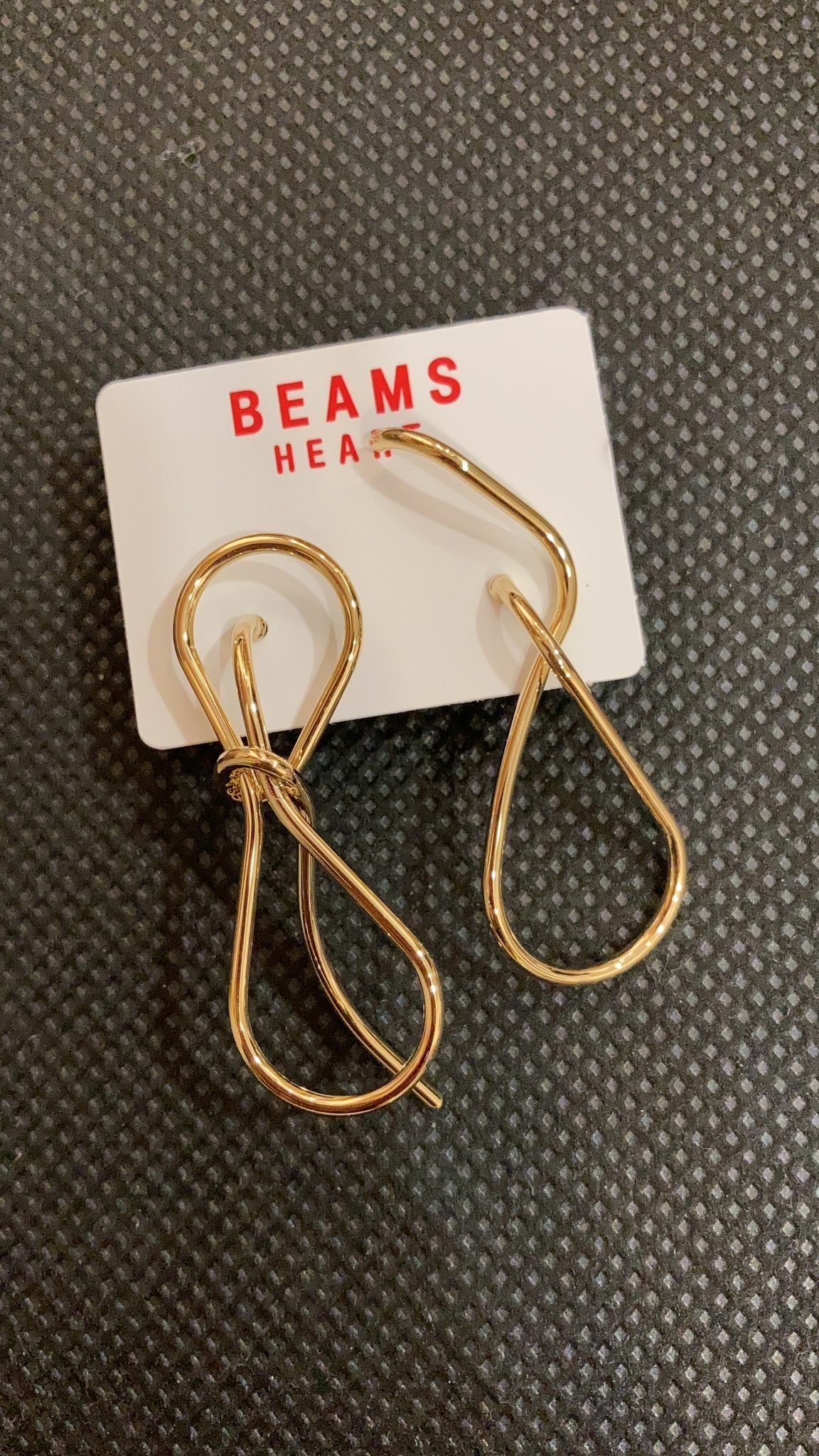 BEAMS HEART 不對稱曲線耳環