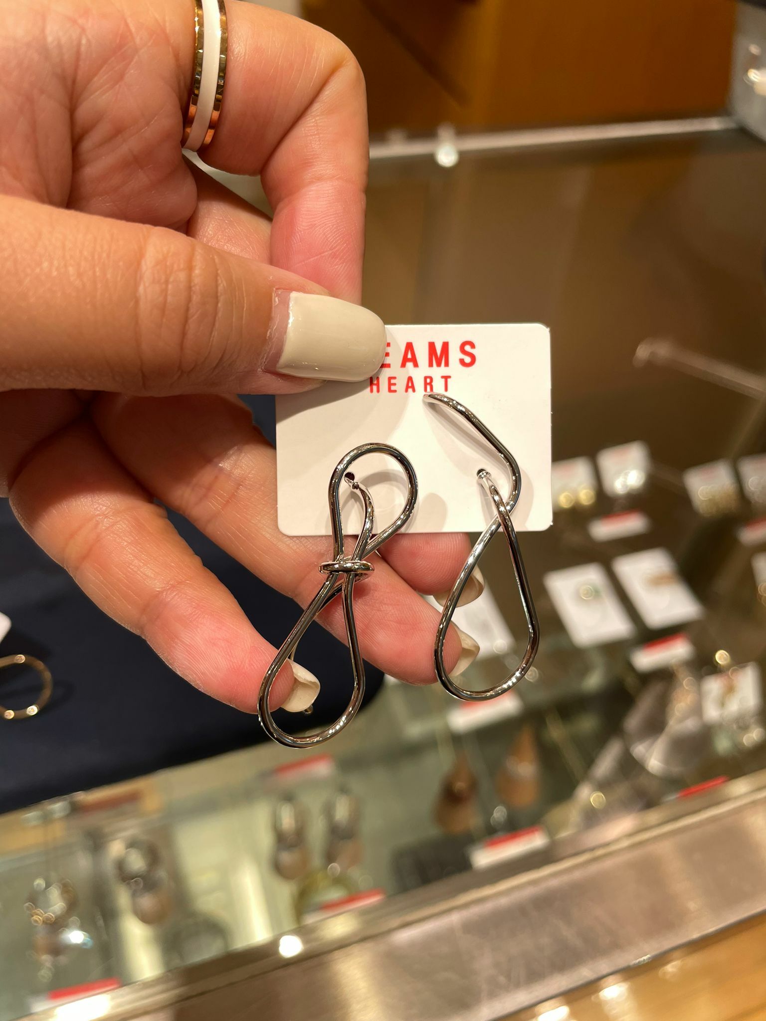 BEAMS HEART 不對稱曲線耳環