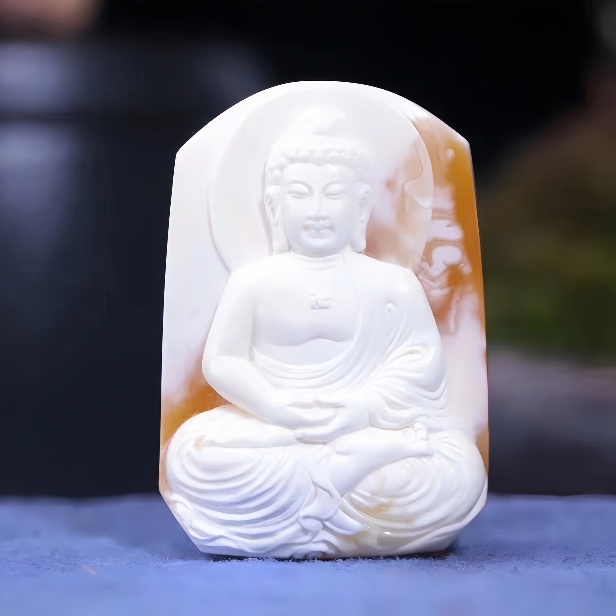 傳家孤品天然俄羅斯高瓷白蜜蠟大日如來大師精雕落款掛件