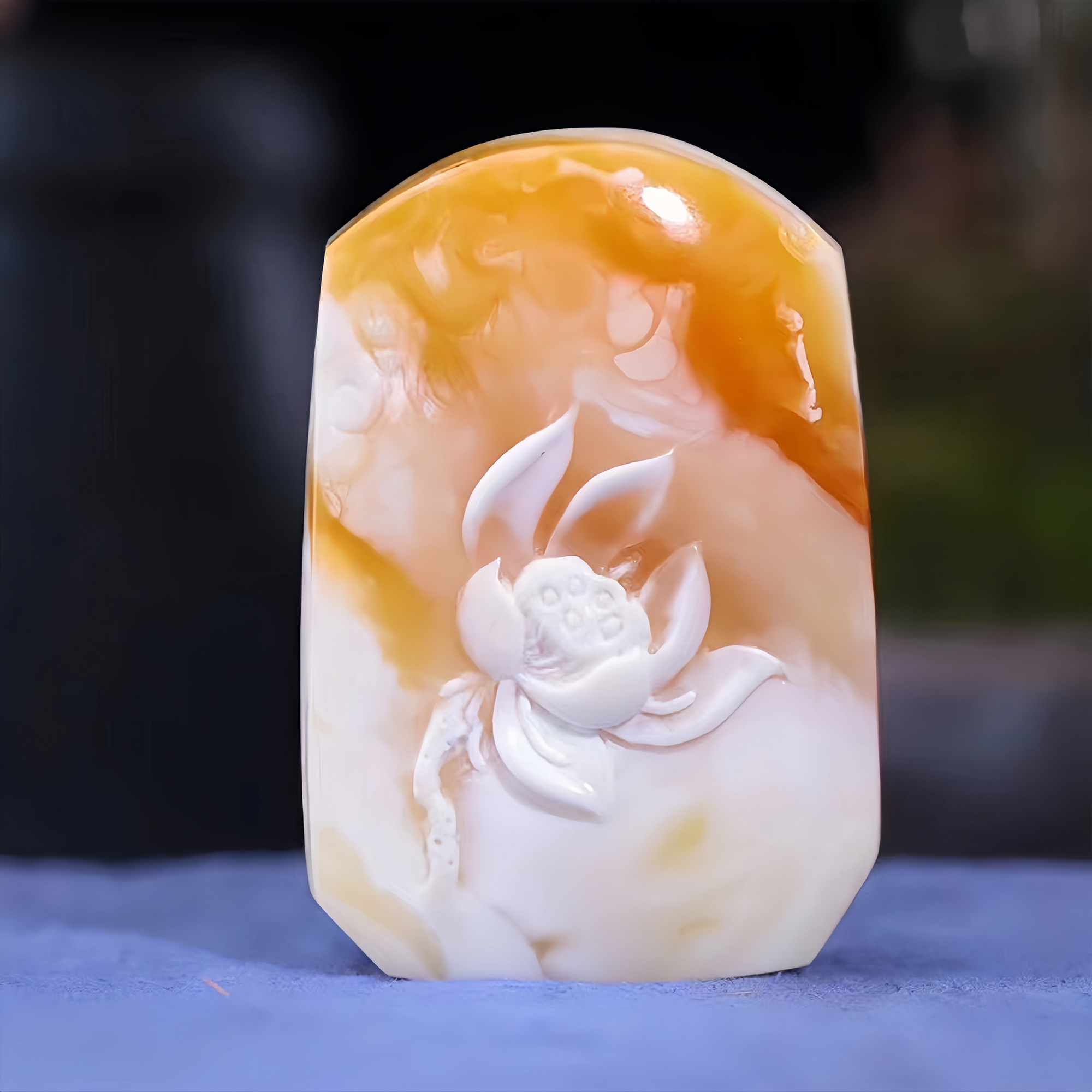 傳家孤品天然俄羅斯高瓷白蜜蠟大日如來大師精雕落款掛件