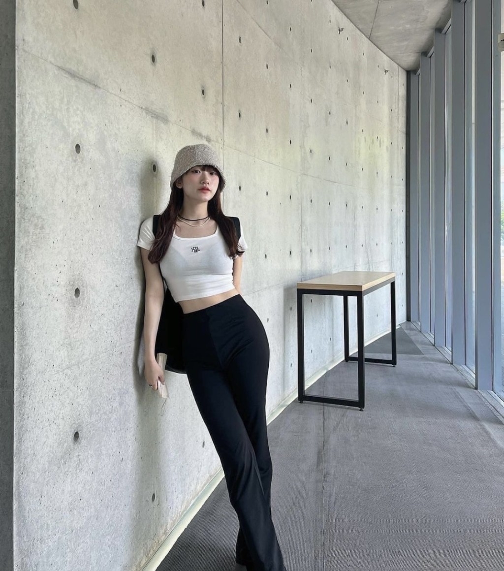 #現貨 韓國 muahmuah 方領短版短踢 (MUT24112)