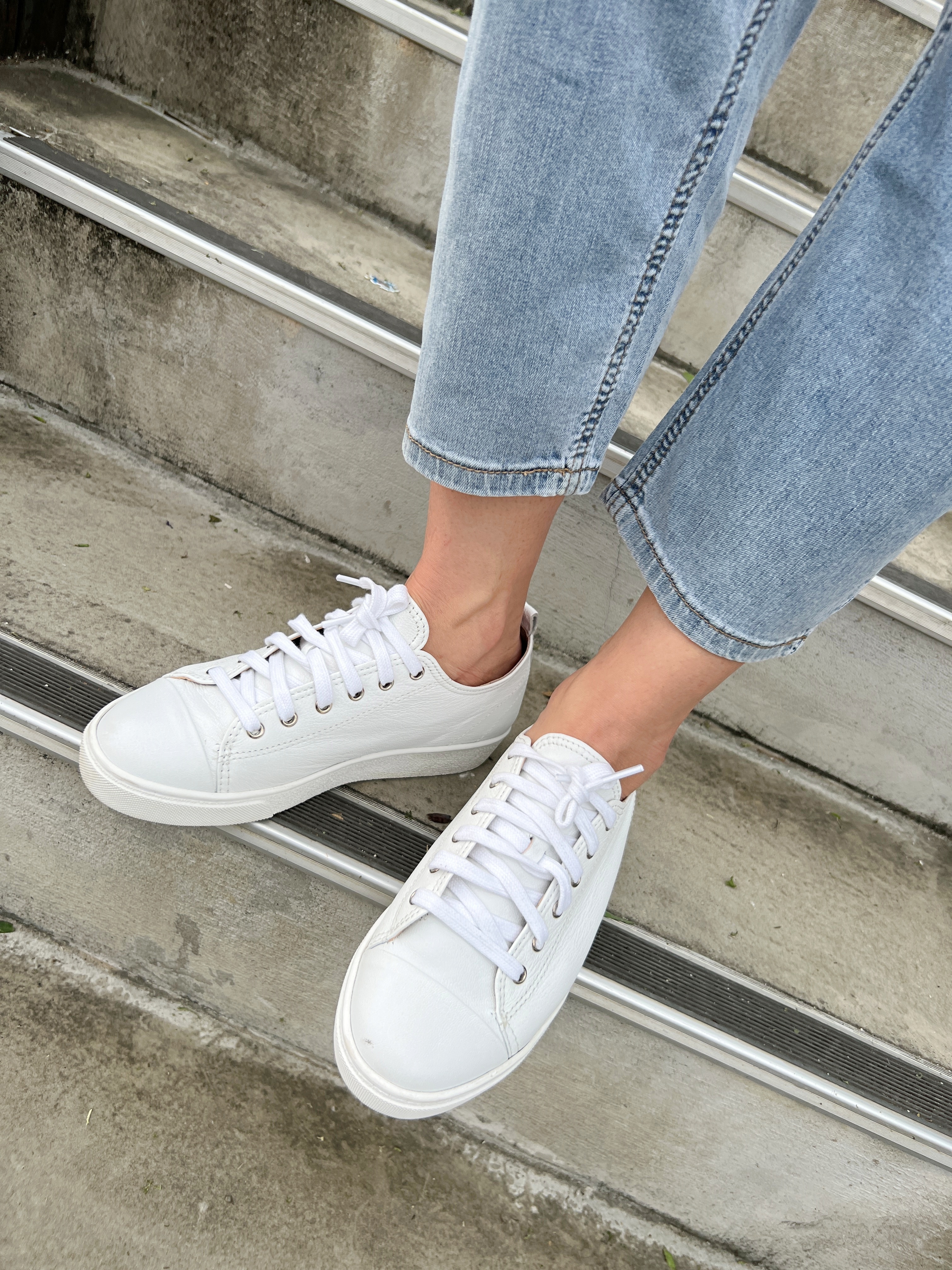 正韓全真皮內增高休閒鞋 (白)