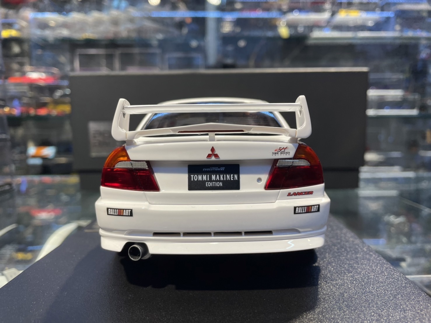 POPRACE Mitshubishi EVO 6.5 Tommi Makinen White 1/18