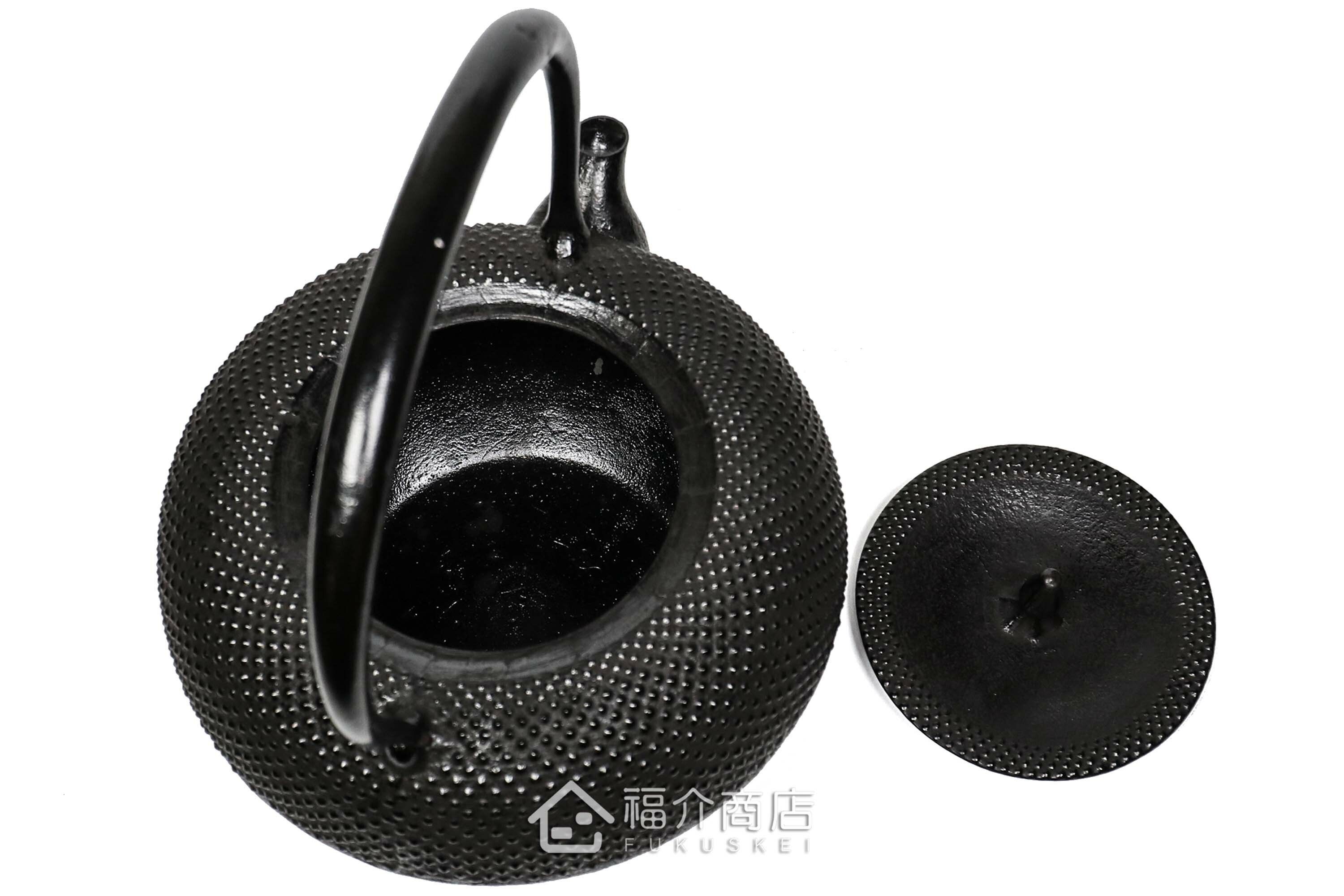 煮水泡茶用的鐵壺，壺身設計成霰圖紋