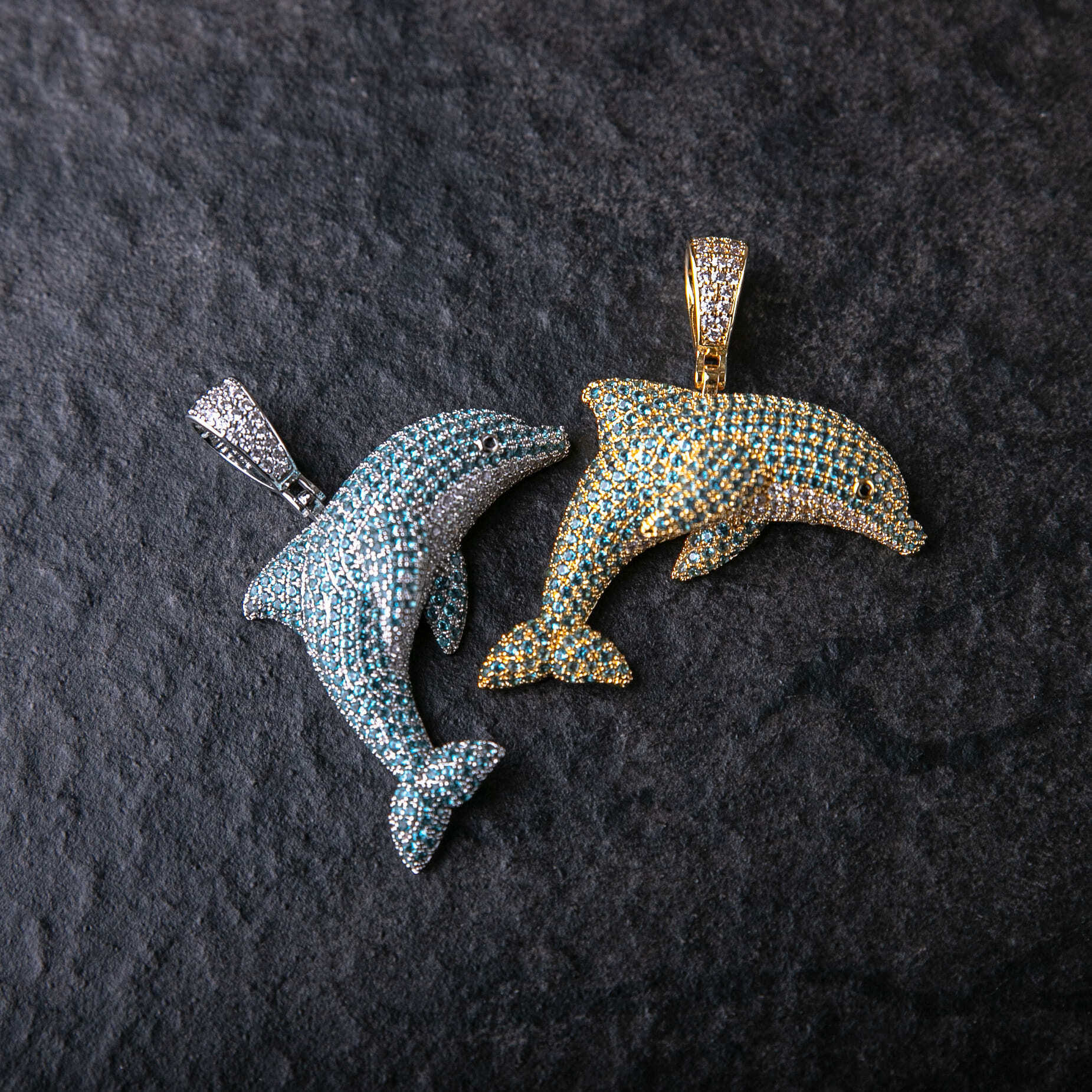 滿鑲立體海豚墜飾