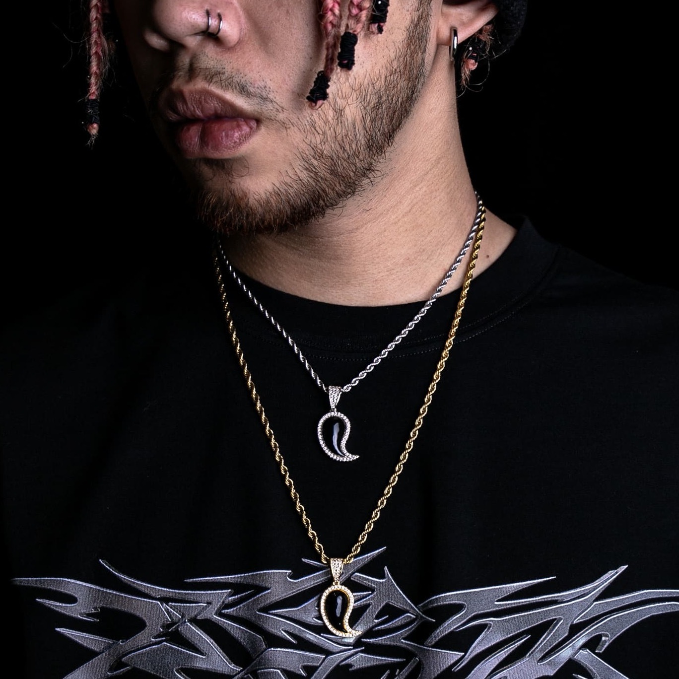 珐瑯腰果花墜飾