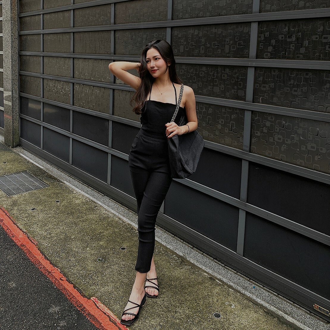 露背後交叉綁繩連身褲/二色