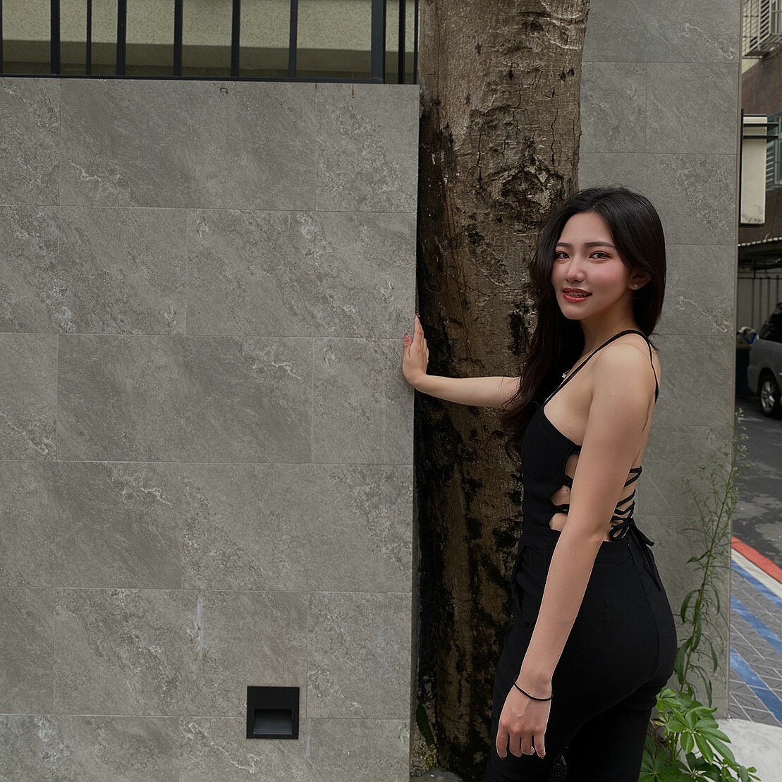 露背後交叉綁繩連身褲/二色